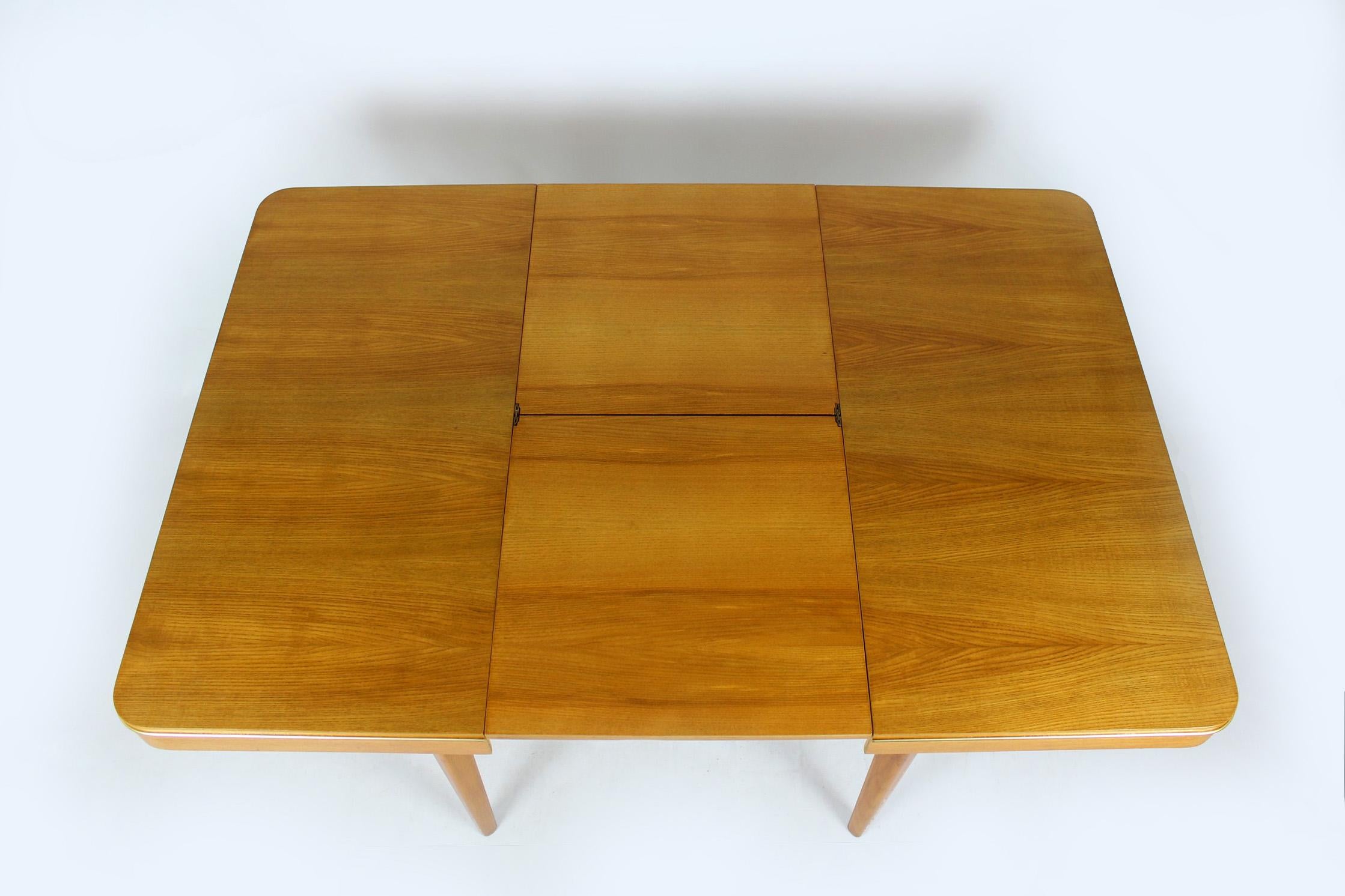 Square Oak Veneered Folding Table from Jitona, 1960s In Good Condition In Żory, PL