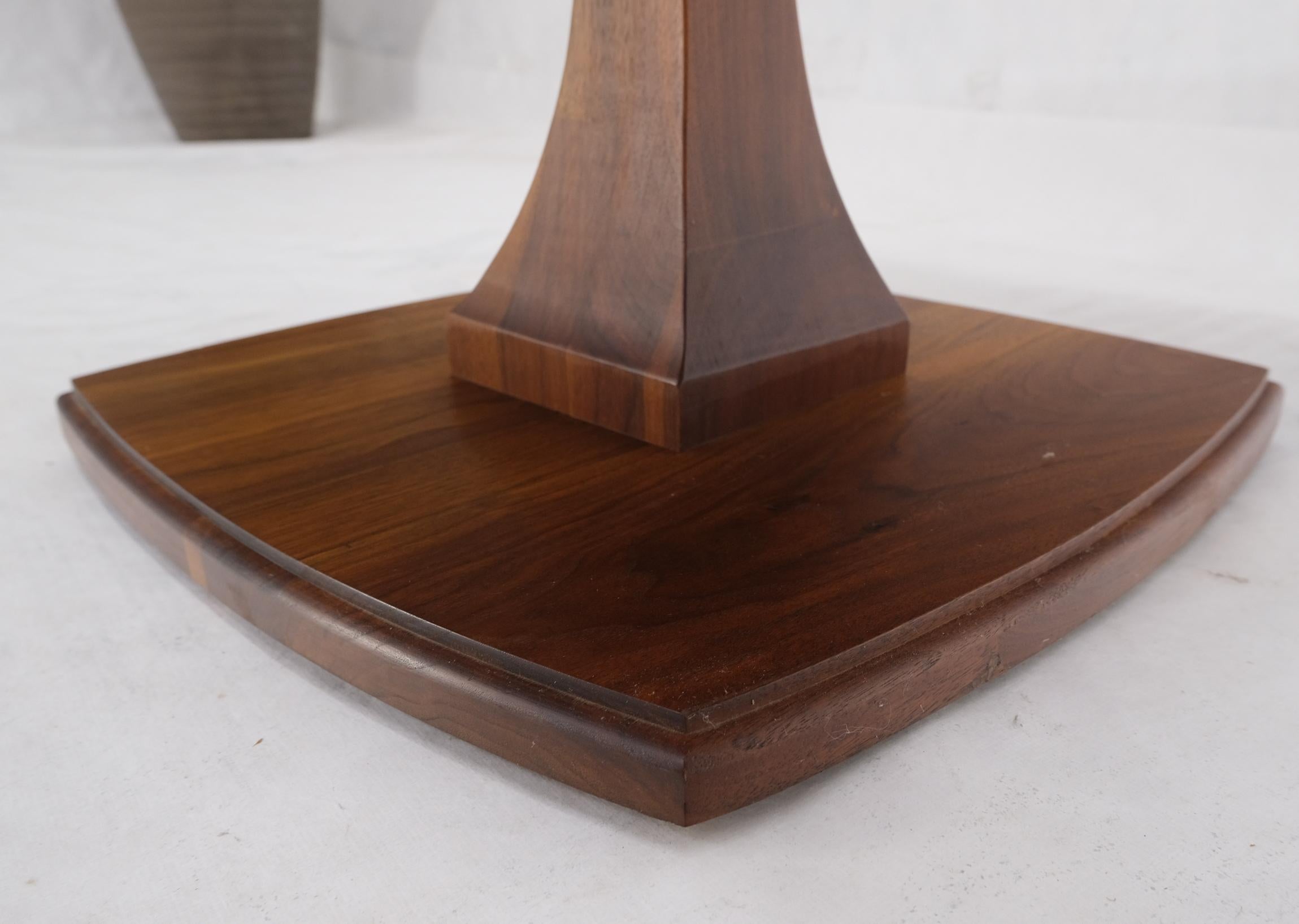 Quadratischer geölter Nussbaum Spiegel Kachel Top Occasional Side End Table Stand Figural Base im Angebot 2