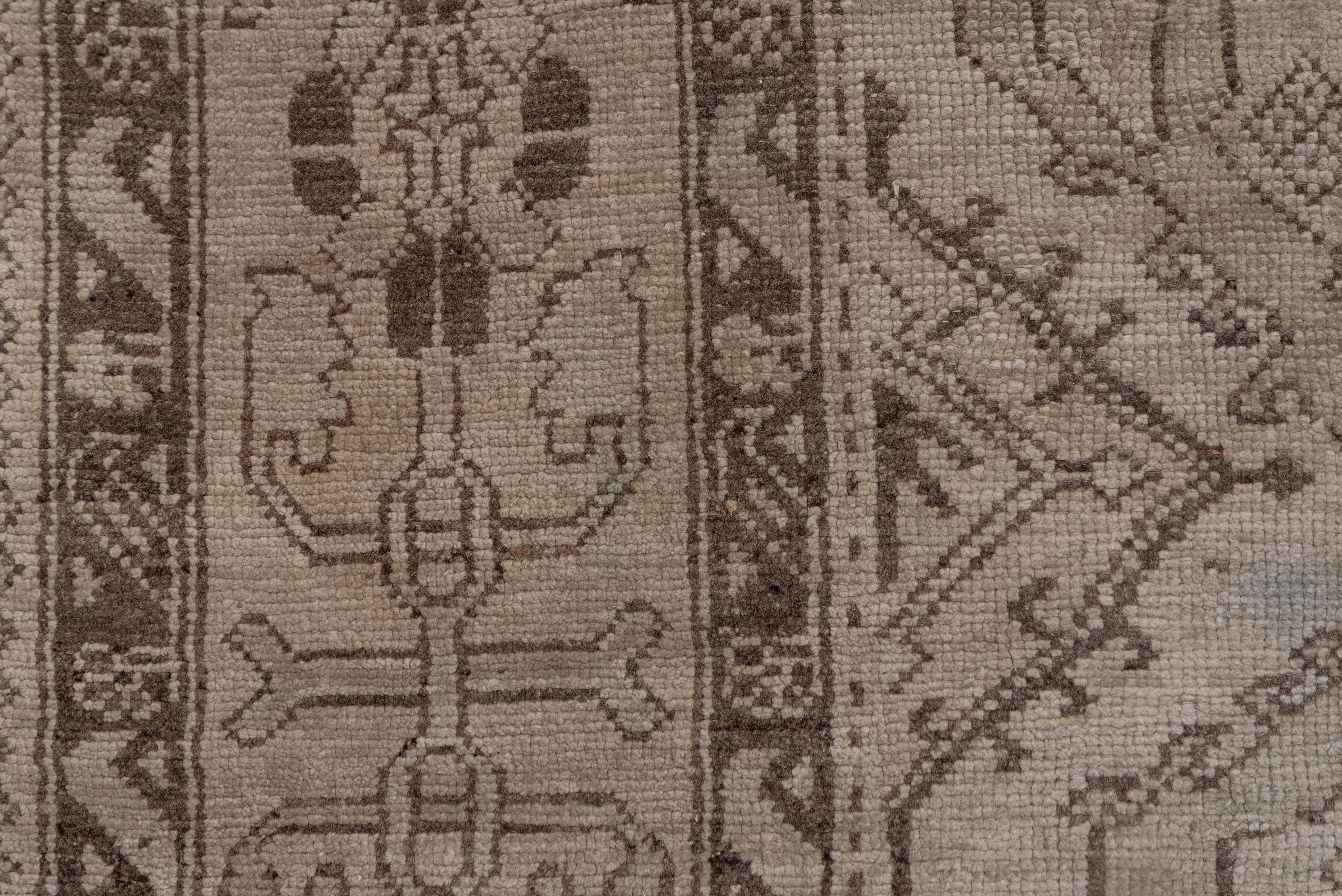 Square Oushak Carpet, circa 1910s In Good Condition For Sale In New York, NY