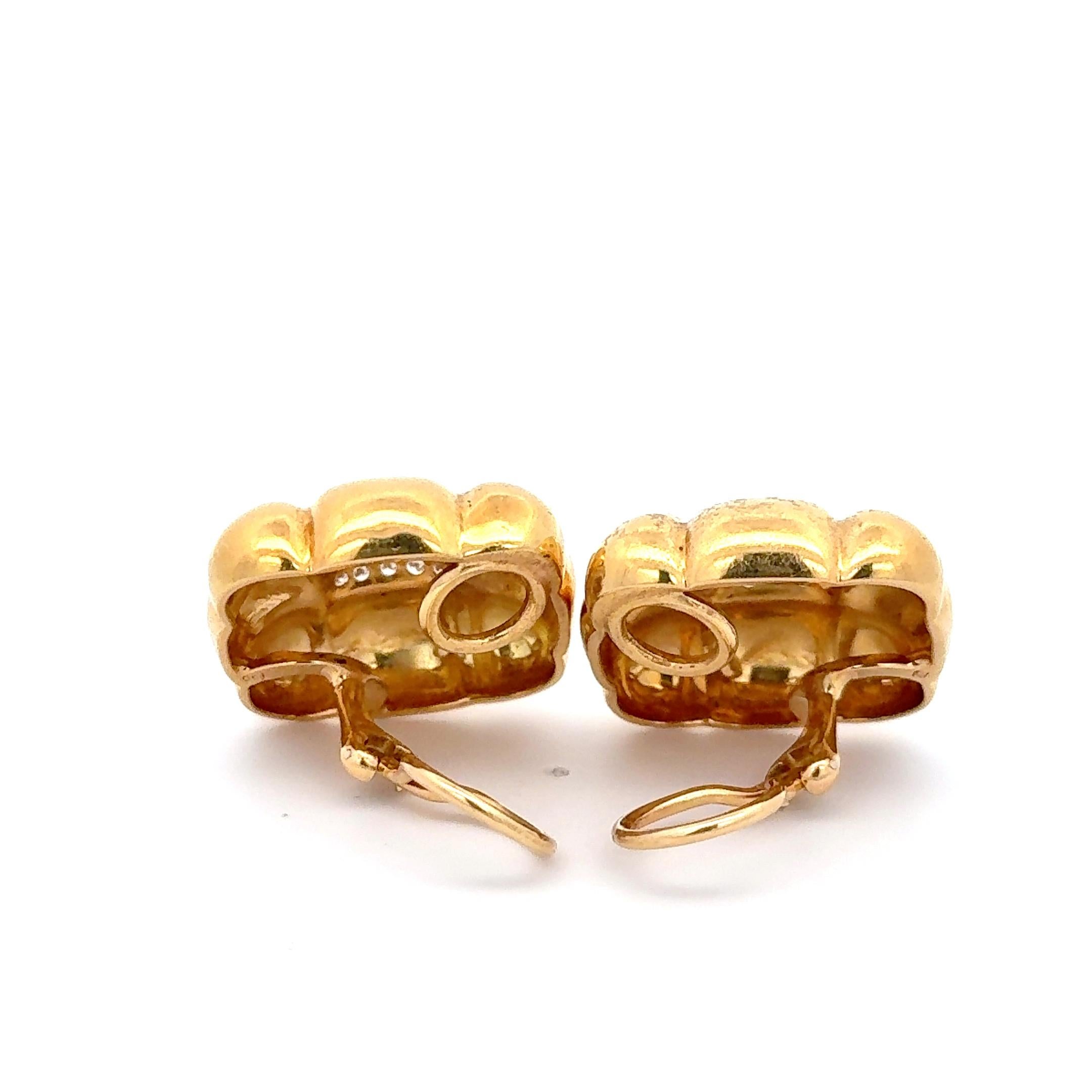 Boucles d'oreilles à clip en or jaune 18K avec diamant carré pavé Pour femmes en vente