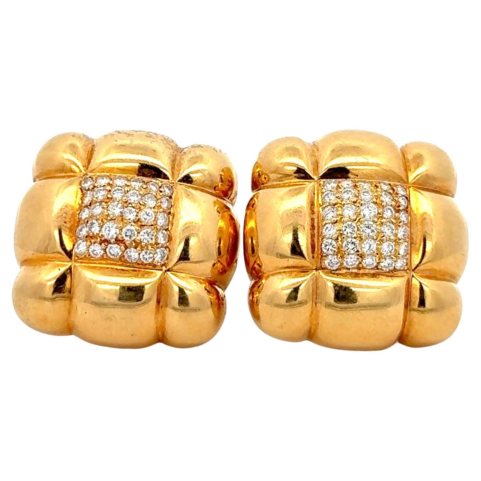 Boucles d'oreilles à clip en or jaune 18K avec diamant carré pavé