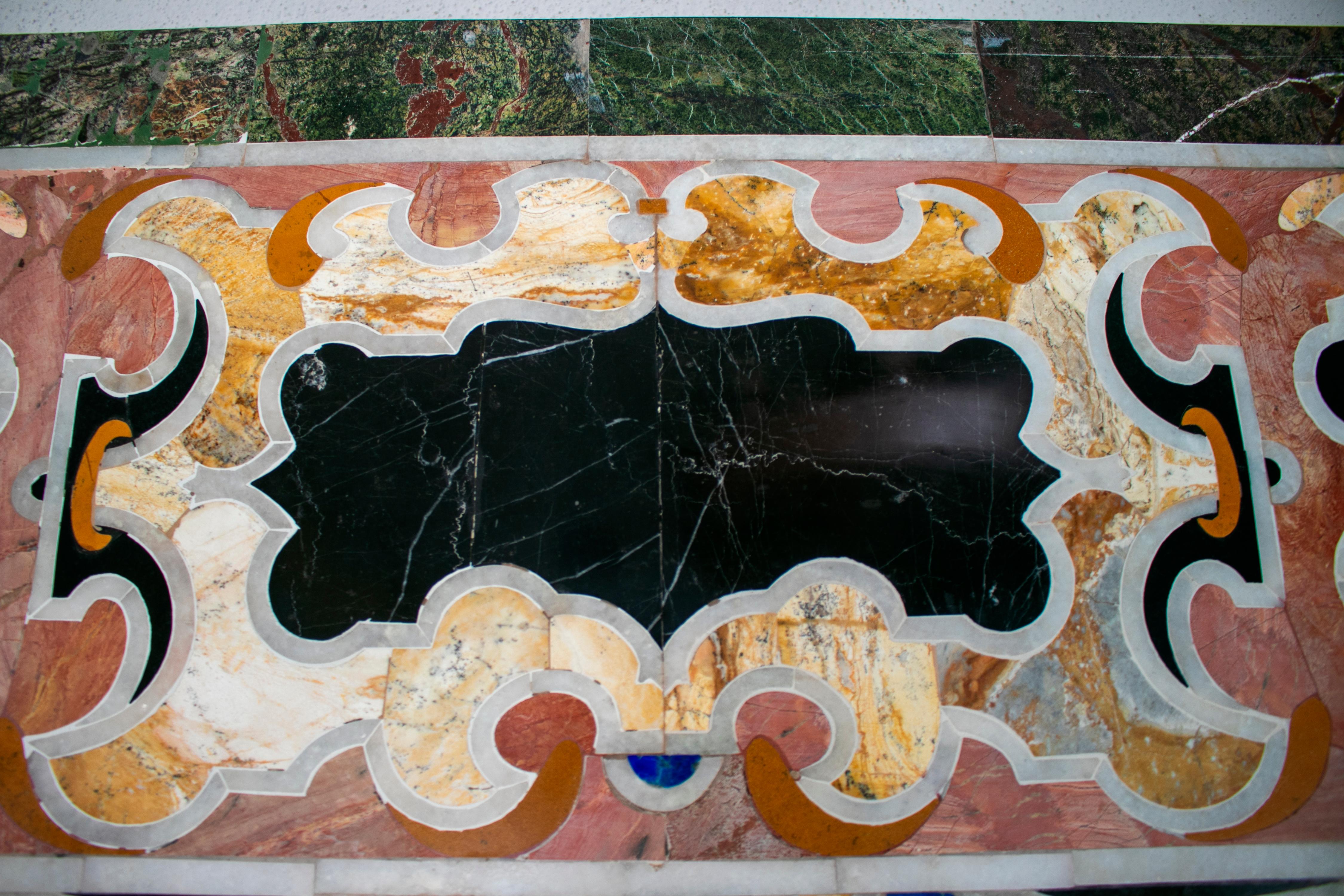 Square Pietre Dure Classical Marble and Lapis Lazuli Mosaic Table Top In Good Condition For Sale In Marbella, ES