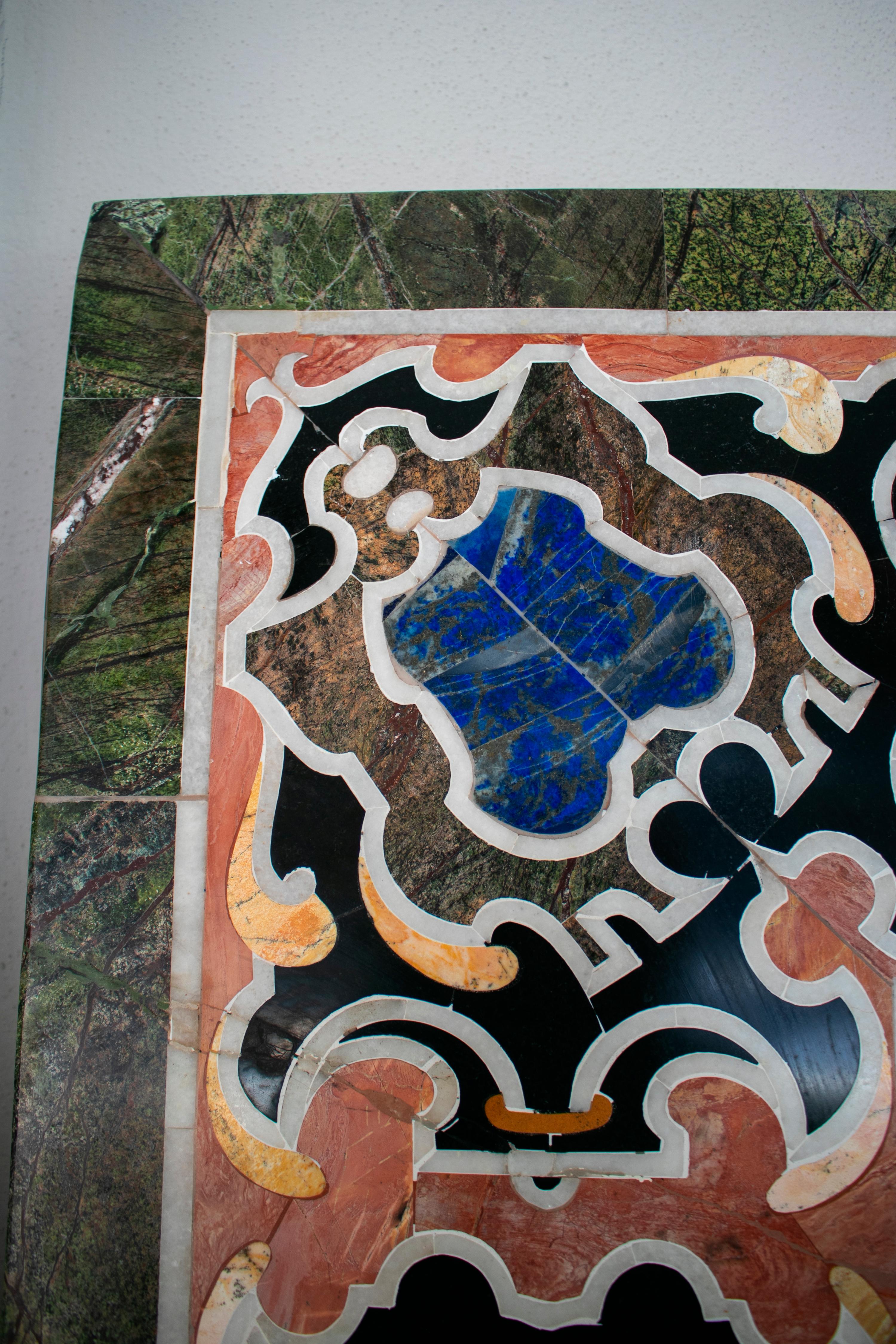 Plateau de table carré en marbre Pietre Dure Classical et mosaïque de lapis-lazuli en vente 2