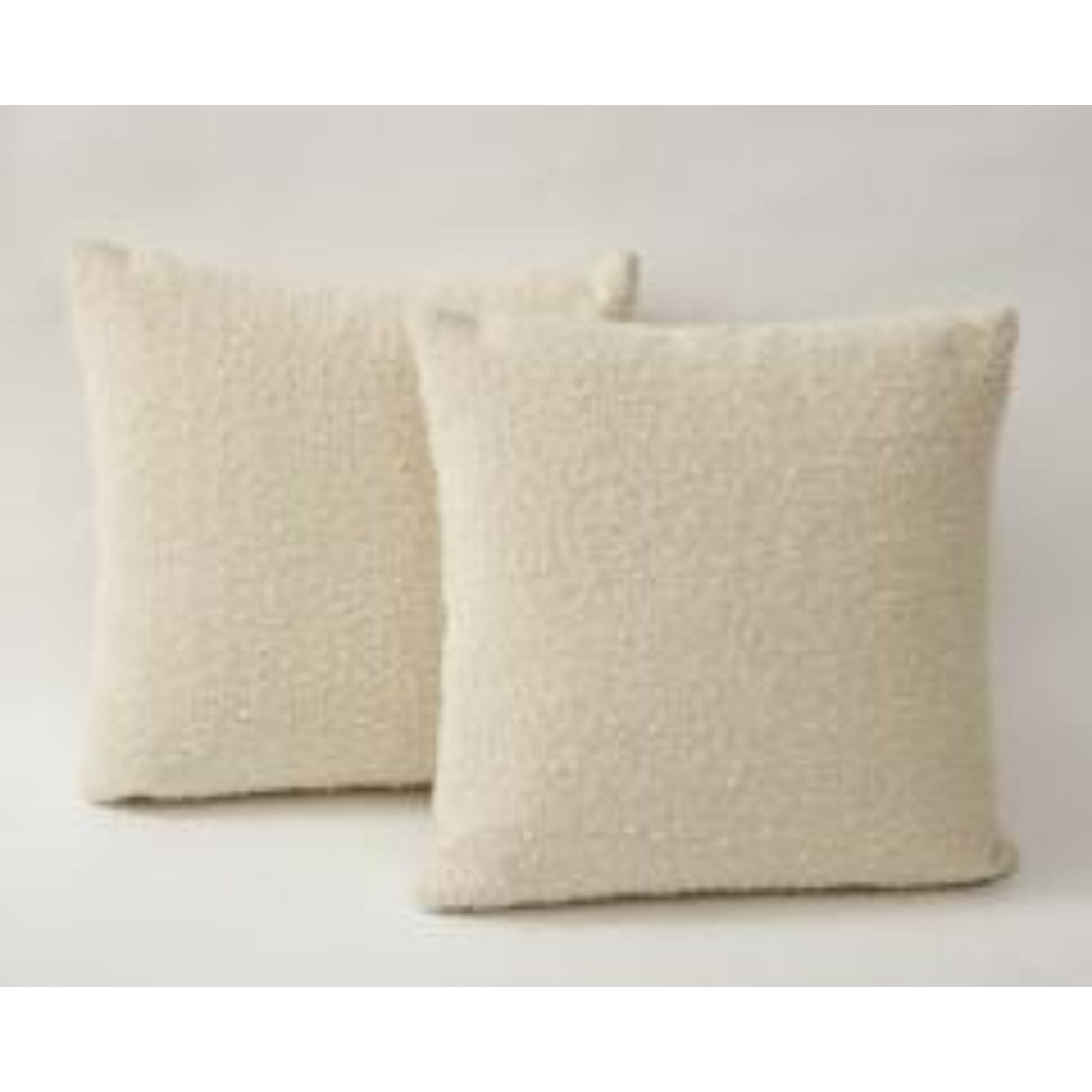 American Square Pillow in a Bouclé Cream Woolen Velvet For Sale