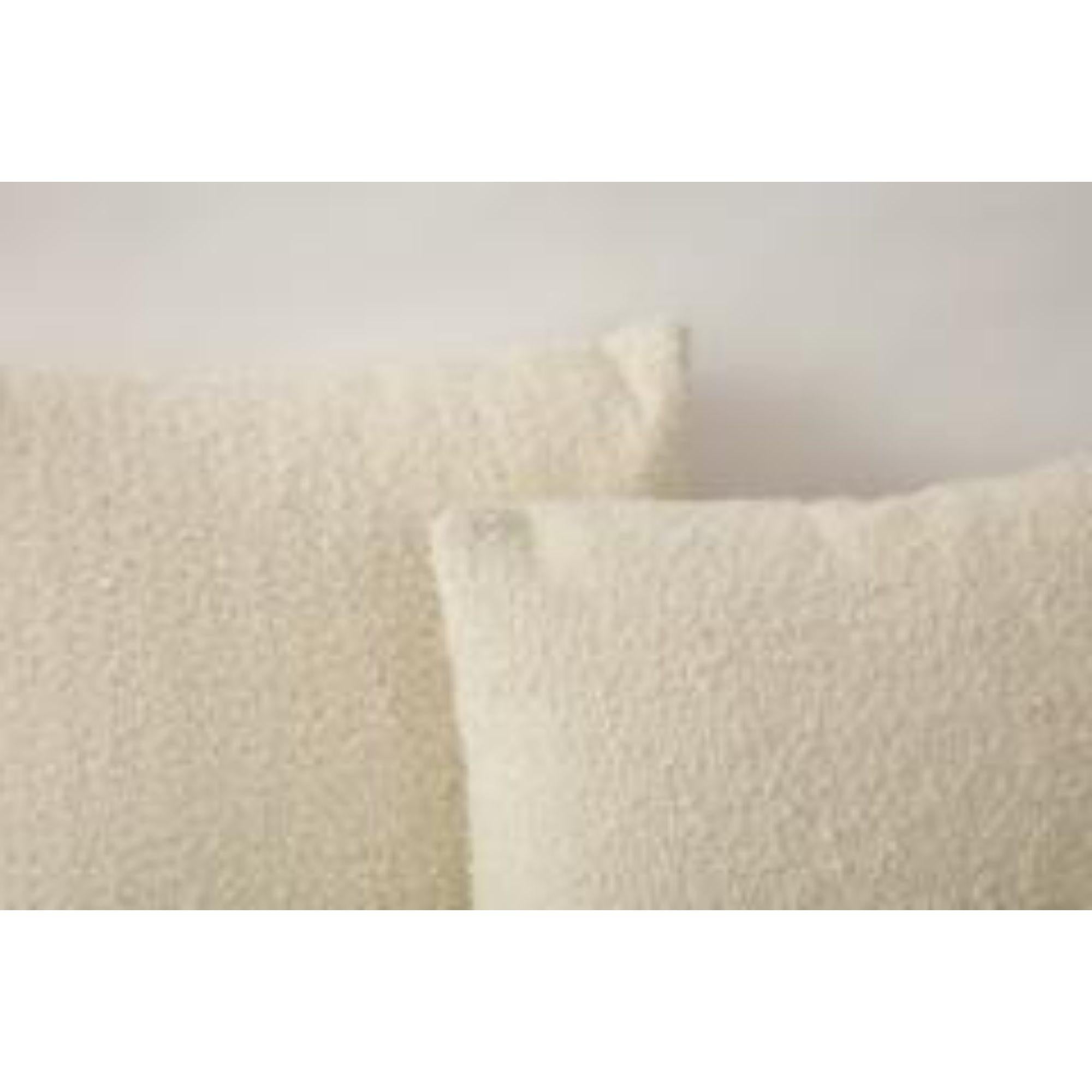 Square Pillow in a Bouclé Cream Woolen Velvet In Good Condition For Sale In New York City, NY