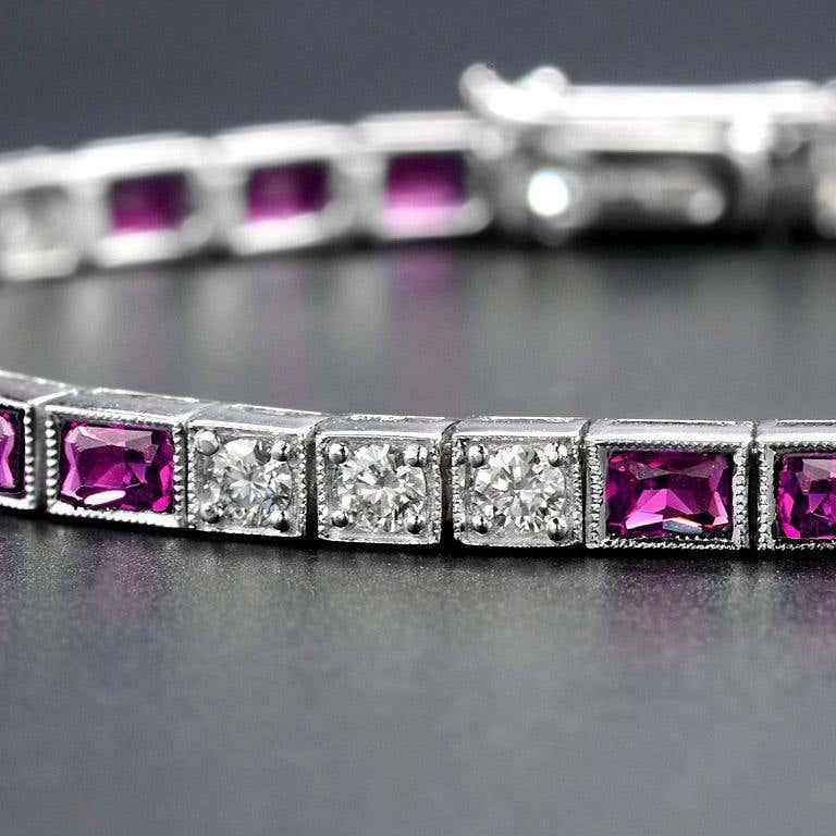 Quadratisches Pink Rubin & Diamant Art Deco Style Tennis Line Weißgold Armband (Carréeschliff) im Angebot
