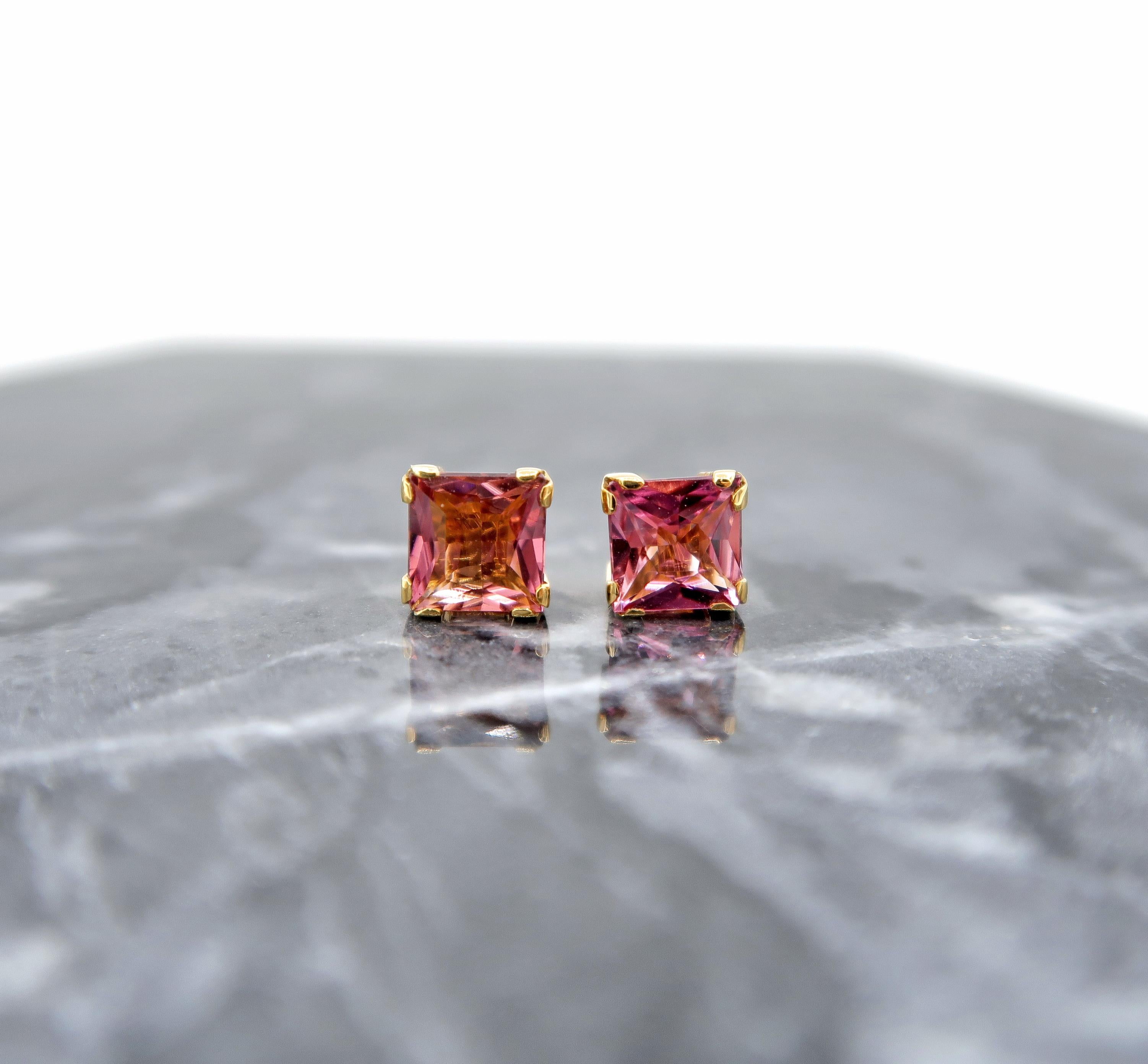 Square Pink Tourmaline Prong Stud Pierced Screw-Back Earrings in 18 Karat Gold In New Condition For Sale In Bangkok, TH