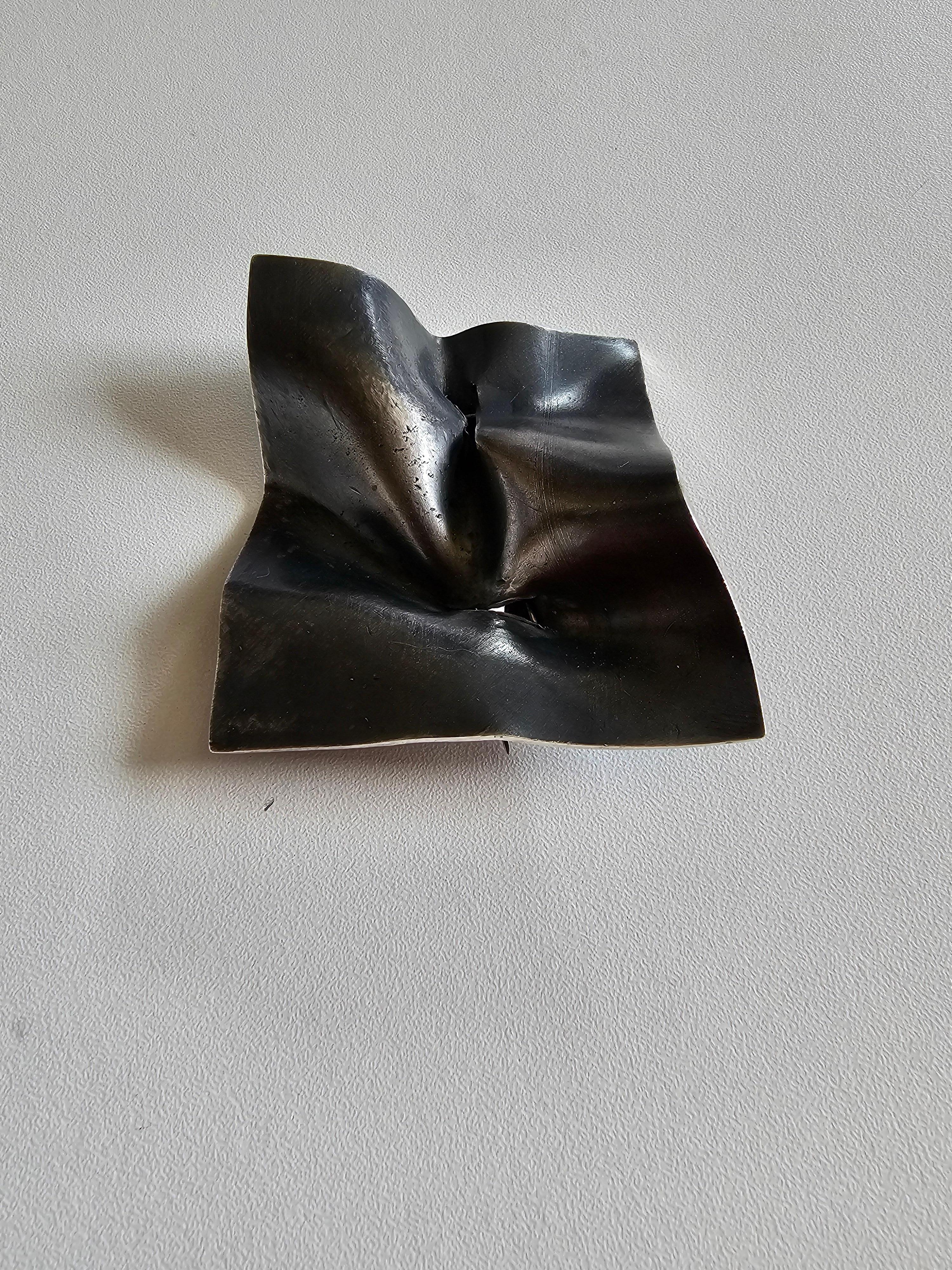 Women's or Men's Alina Alamorean Square Pleats Sculptural Contemporary Brooch Black Silver For Sale