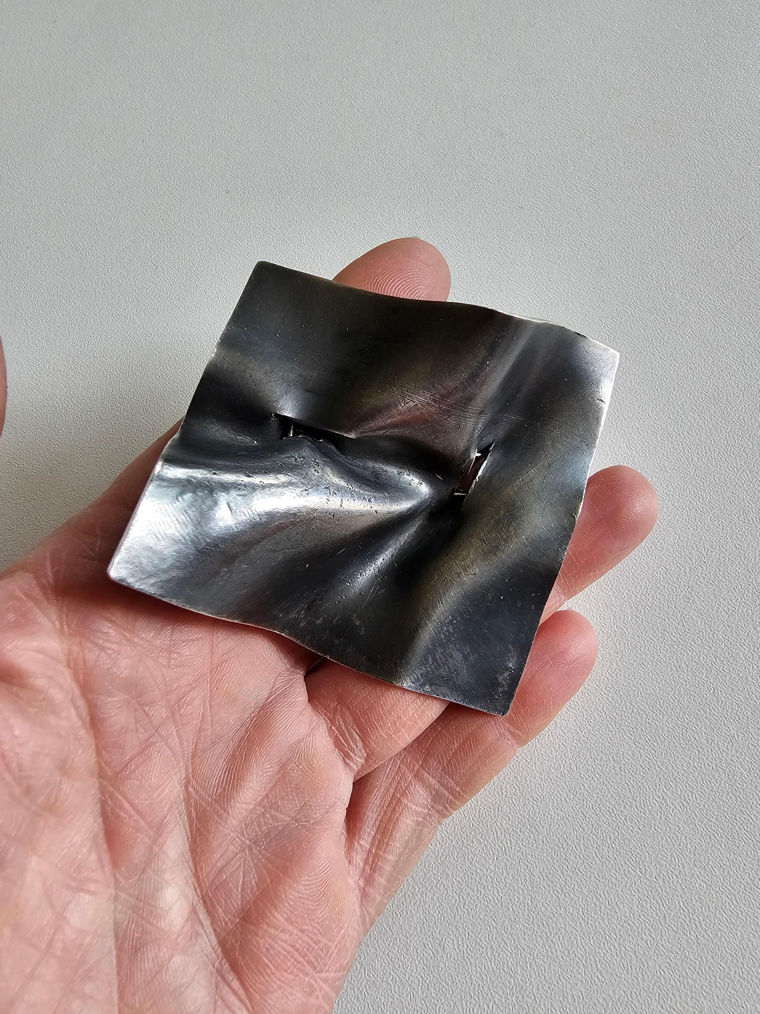 Alina Alamorean Square Pleats Sculptural Contemporary Brooch Black Silver For Sale 2