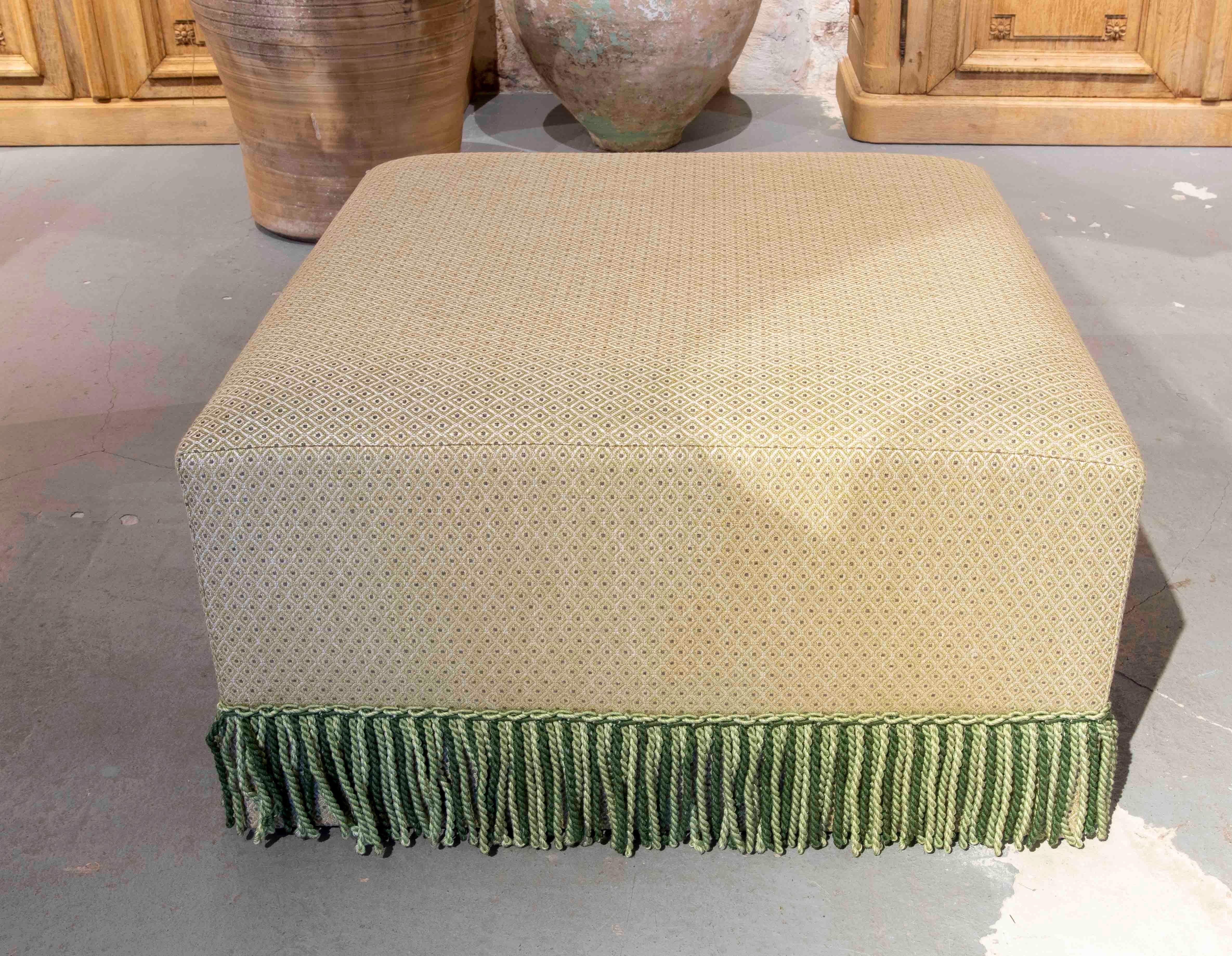 Square Pouf Upholstered with a New Fabric with Flower Decoration in Green Tones In Good Condition For Sale In Marbella, ES