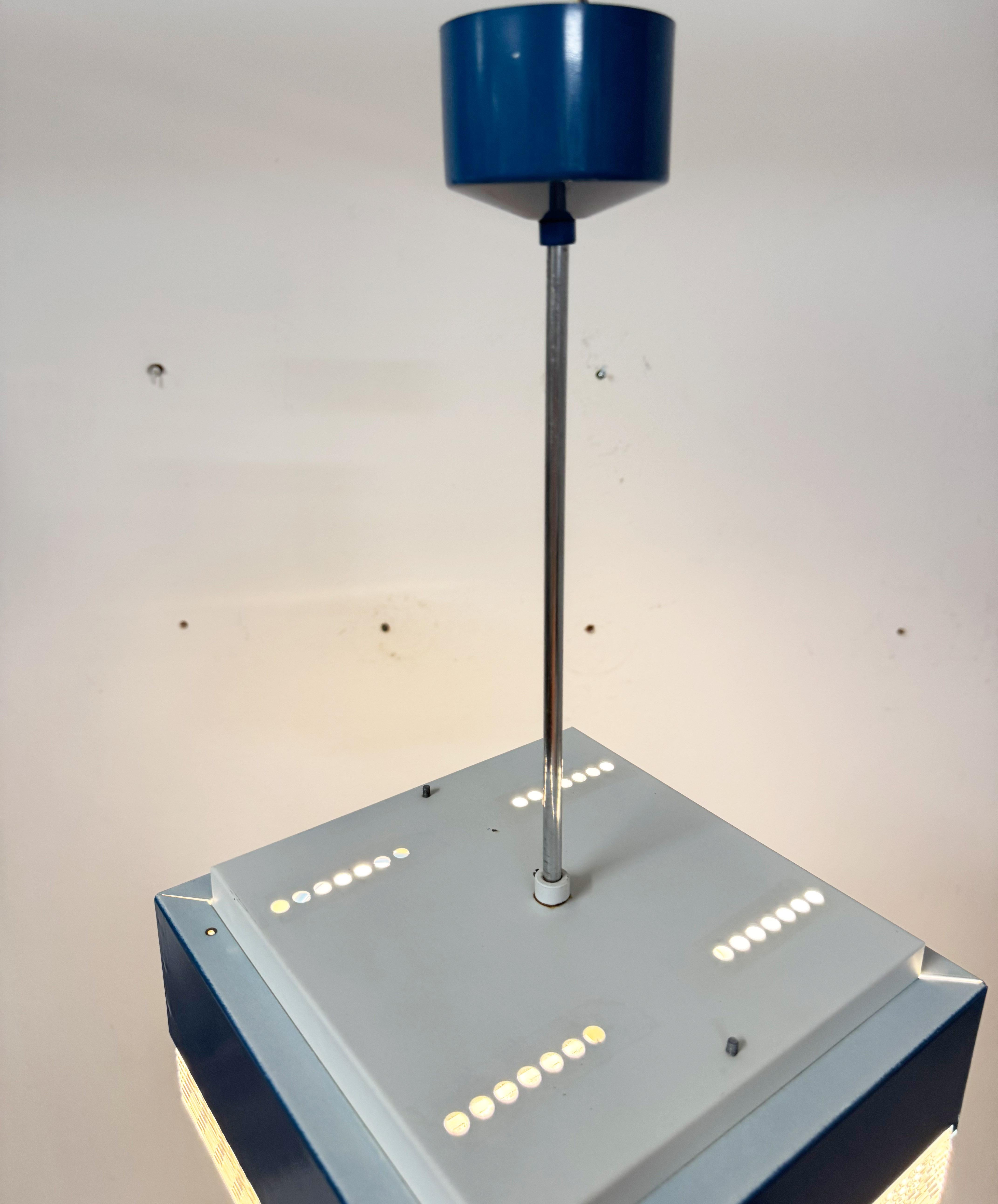 Lampada a sospensione quadrata in vetro pressato in vendita 5