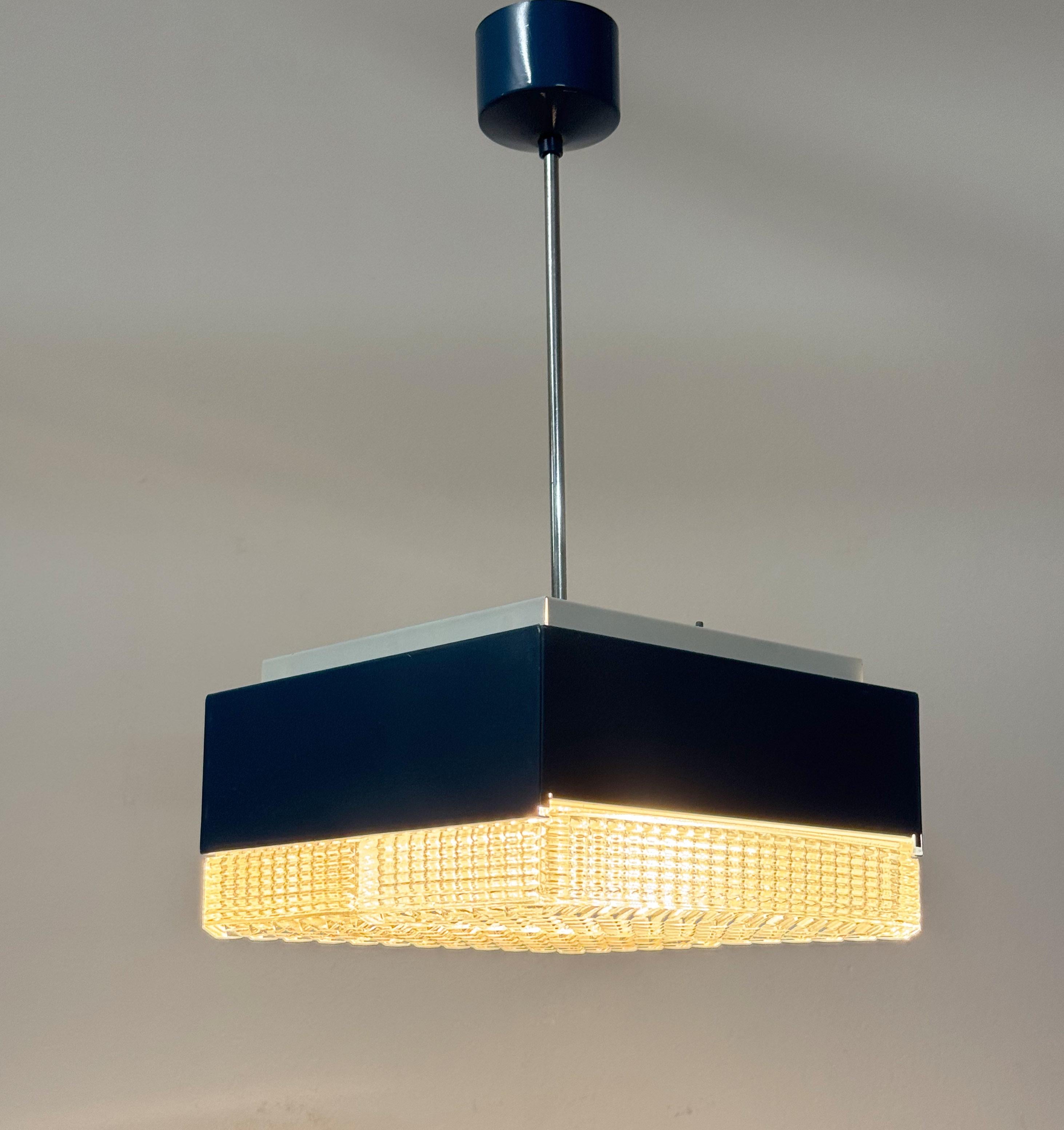 Lampada a sospensione quadrata in vetro pressato in vendita 6