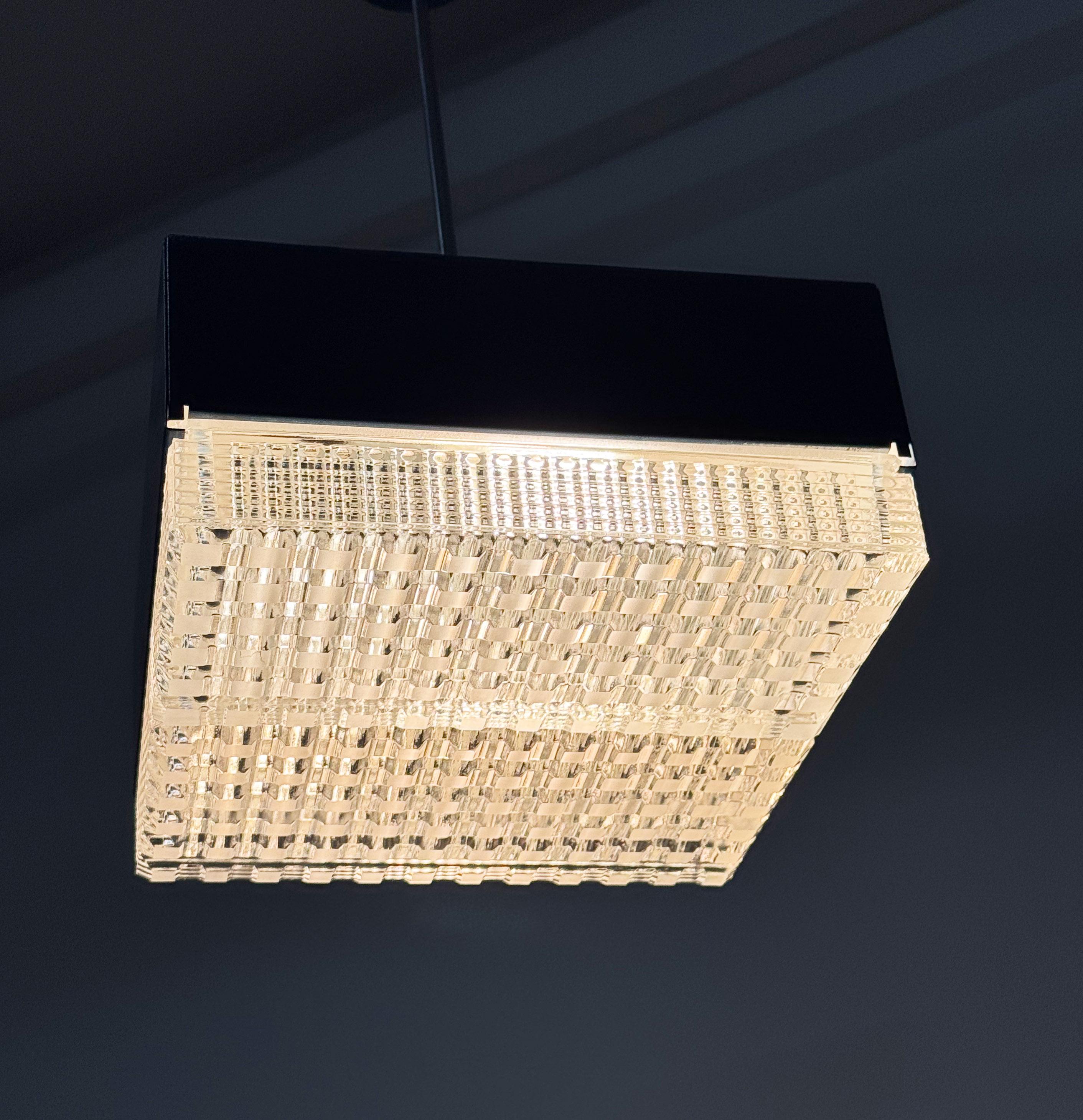 Lampada a sospensione quadrata in vetro pressato in vendita 8