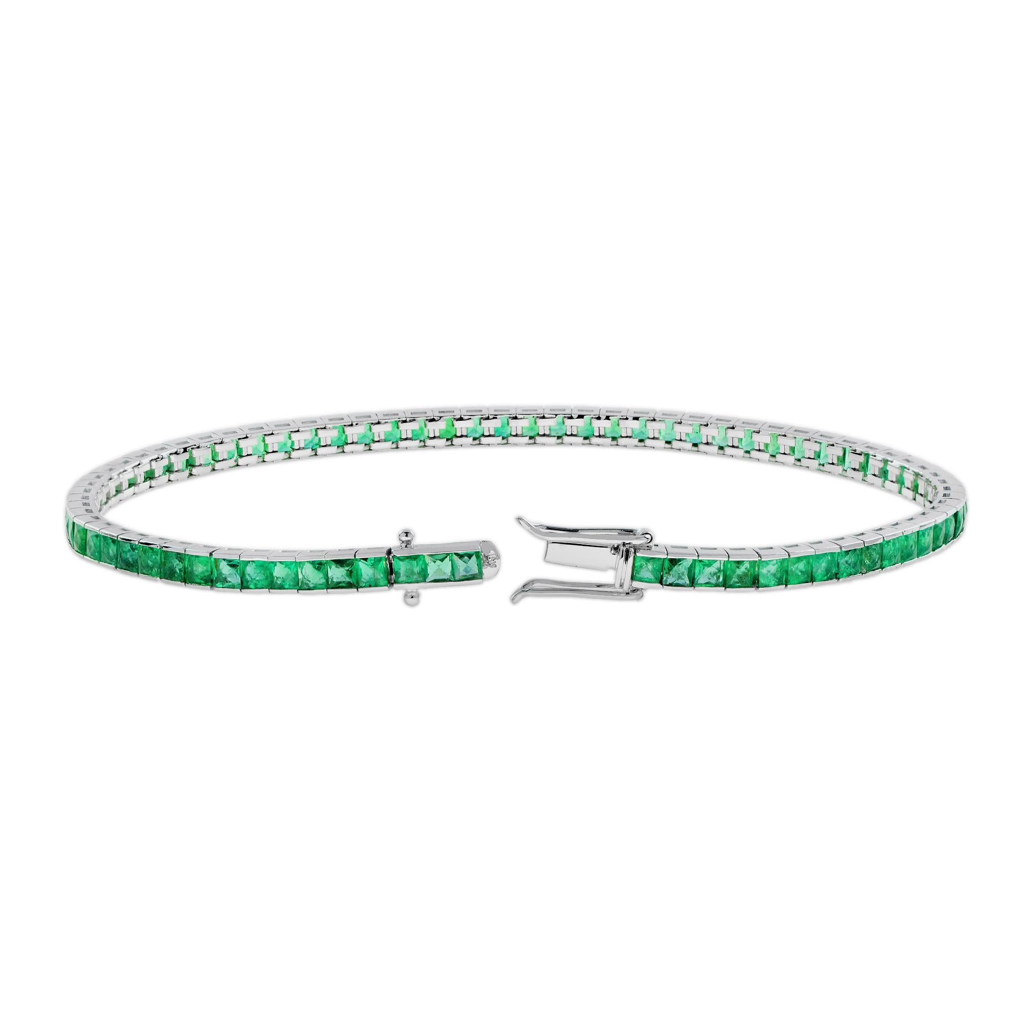 Quadratischer Prinzessinnenschliff Grüner Smaragd Klassisches Tennisarmband 18K Weißgold (Zeitgenössisch) im Angebot
