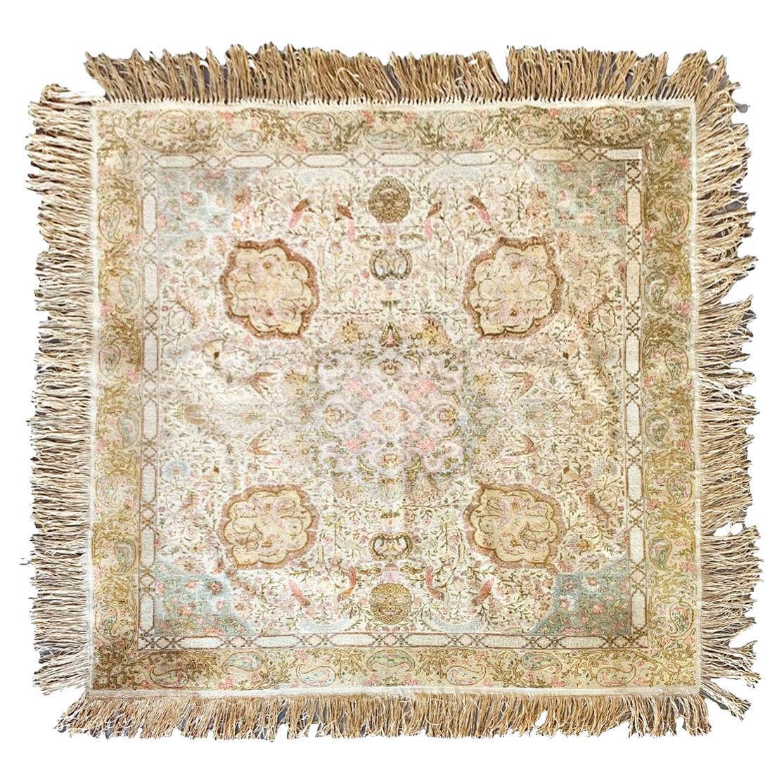 Quadratischer türkischer Teppich aus reiner Seide im Used-Look, um 1900 im Angebot