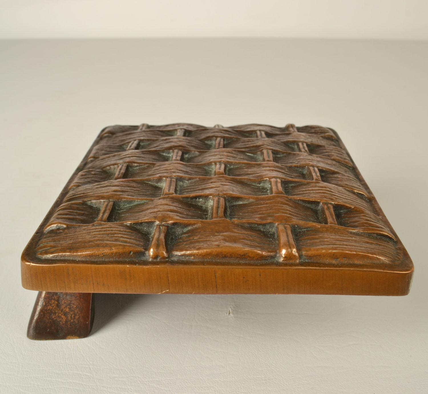 Late 20th Century Square Push and Pull Door Handle in Bronze in Basket Relief For Sale