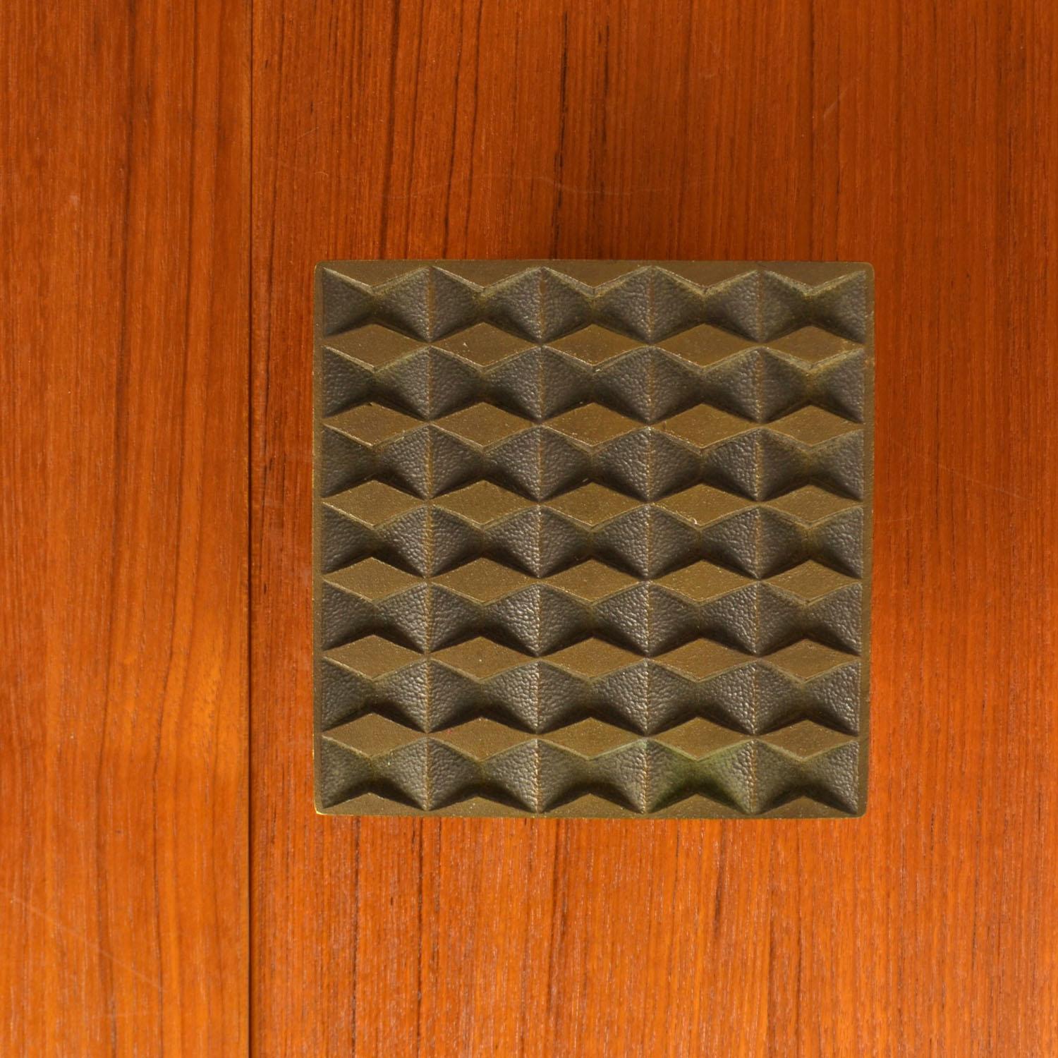 Single square door handle with geometric diamond relief. Cast bronze relief in perfect condition. The bronze has a subtitle patina due to the textured surface and its age, circa 1970's. 
Artistic door handle will create personality to any door. The
