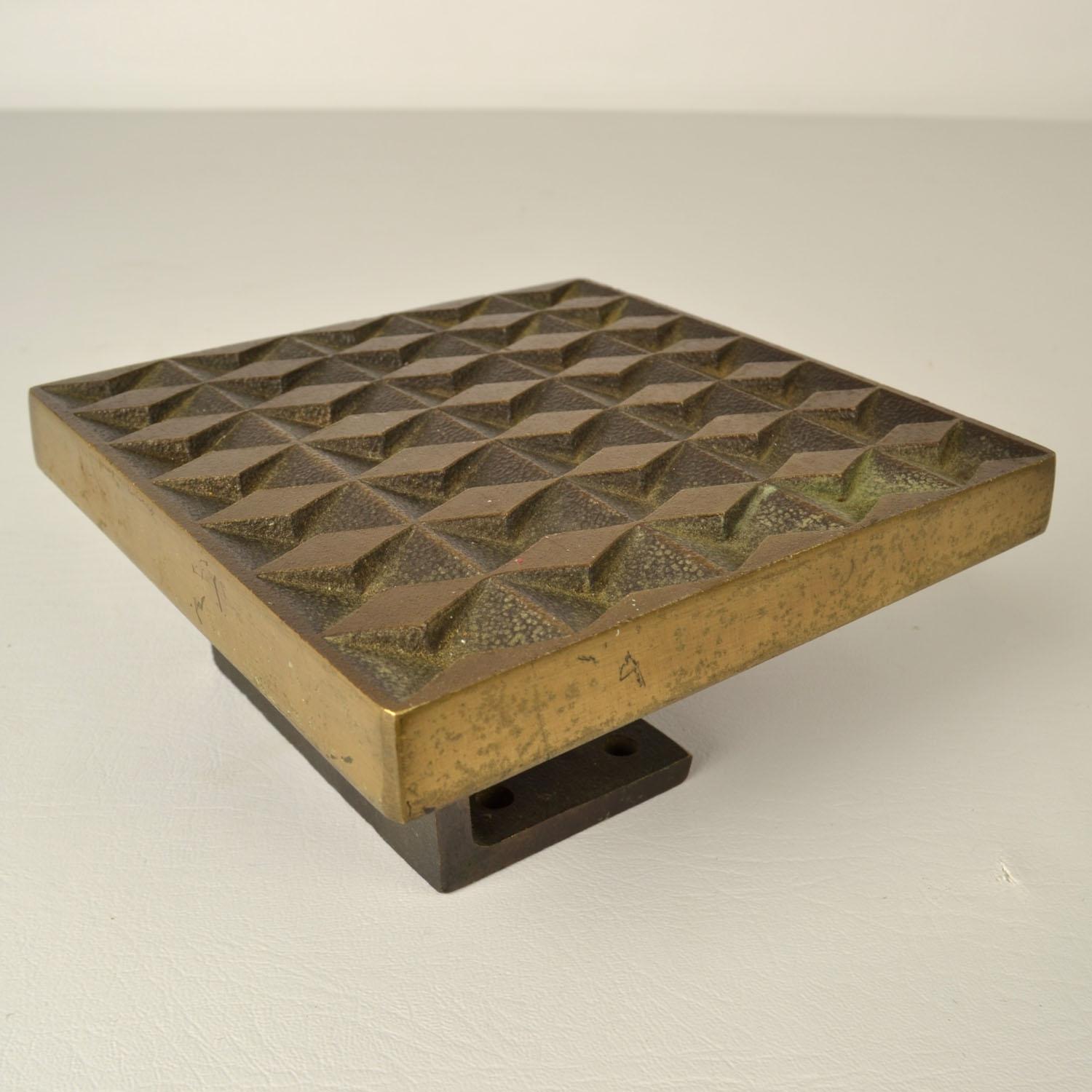 Square Push and Pull Door Handle in Bronze in Diamond Relief In Excellent Condition For Sale In London, GB