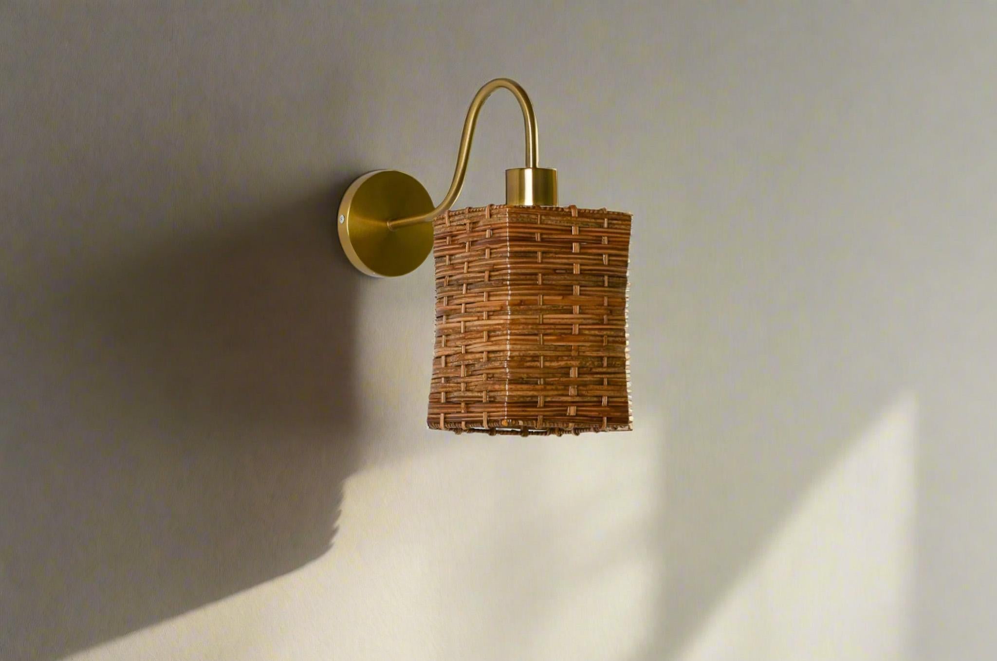 Mid-Century moderno Applique quadrata in canna di rattan in vendita