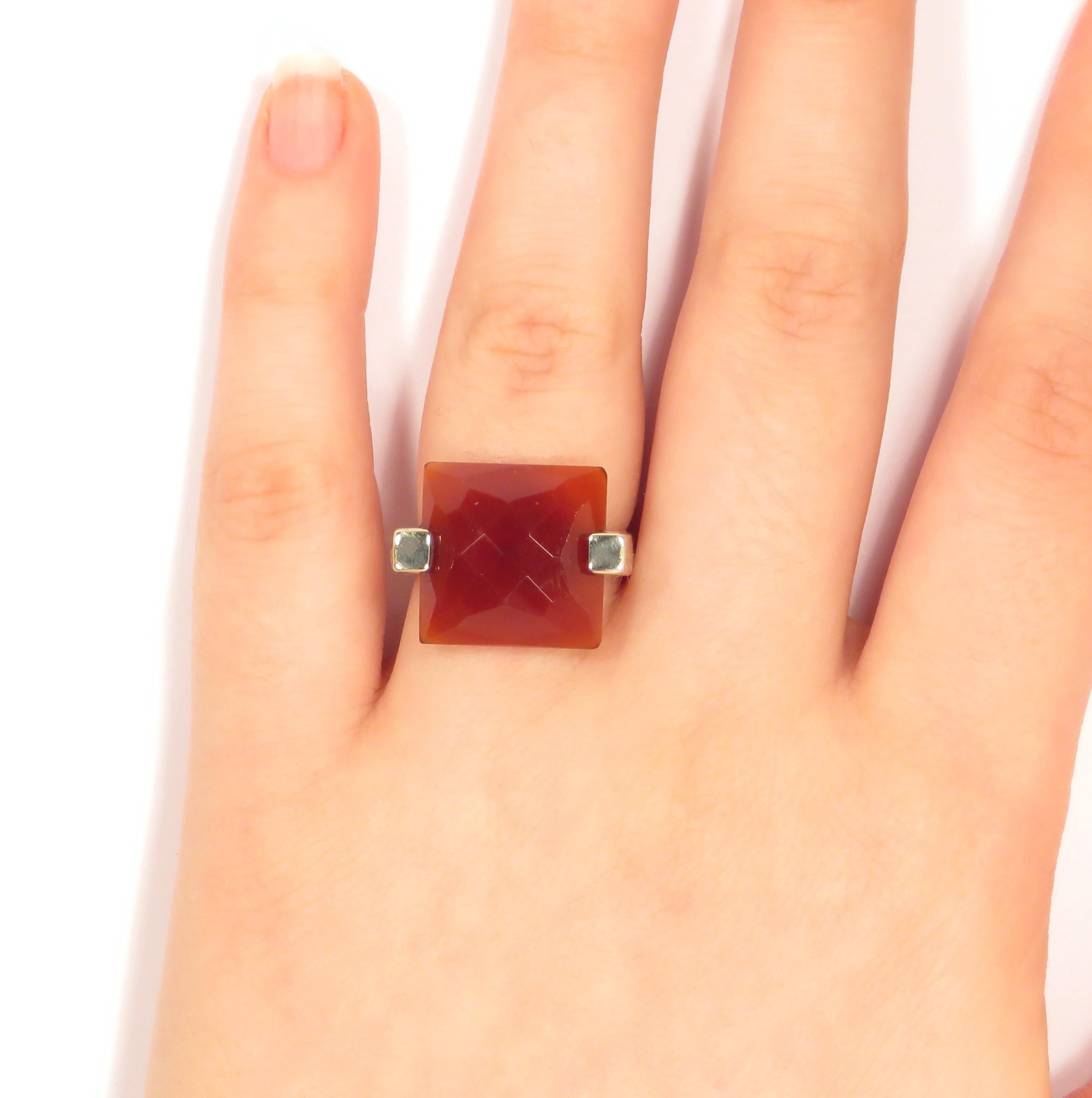 Beautiful ring in 9 karat white gold handcrated in Italy by Botta Gioielli with square faceted carnelian. The real red carnelian size is 15 x 15 mm / 0.590 x 0.590 inches. US finger size is 6 1/4 / French size 53 / Italian size 13. It can be resized