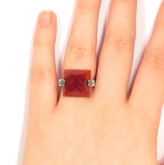 Quadratischer Ring aus rotem Karneol:: 9 Karat Weißgold:: handgefertigt in Italien