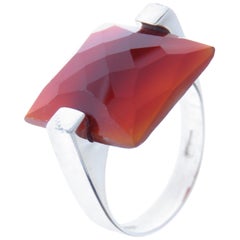 Quadratischer Ring aus rotem Karneol:: 9 Karat Weißgold:: handgefertigt in Italien