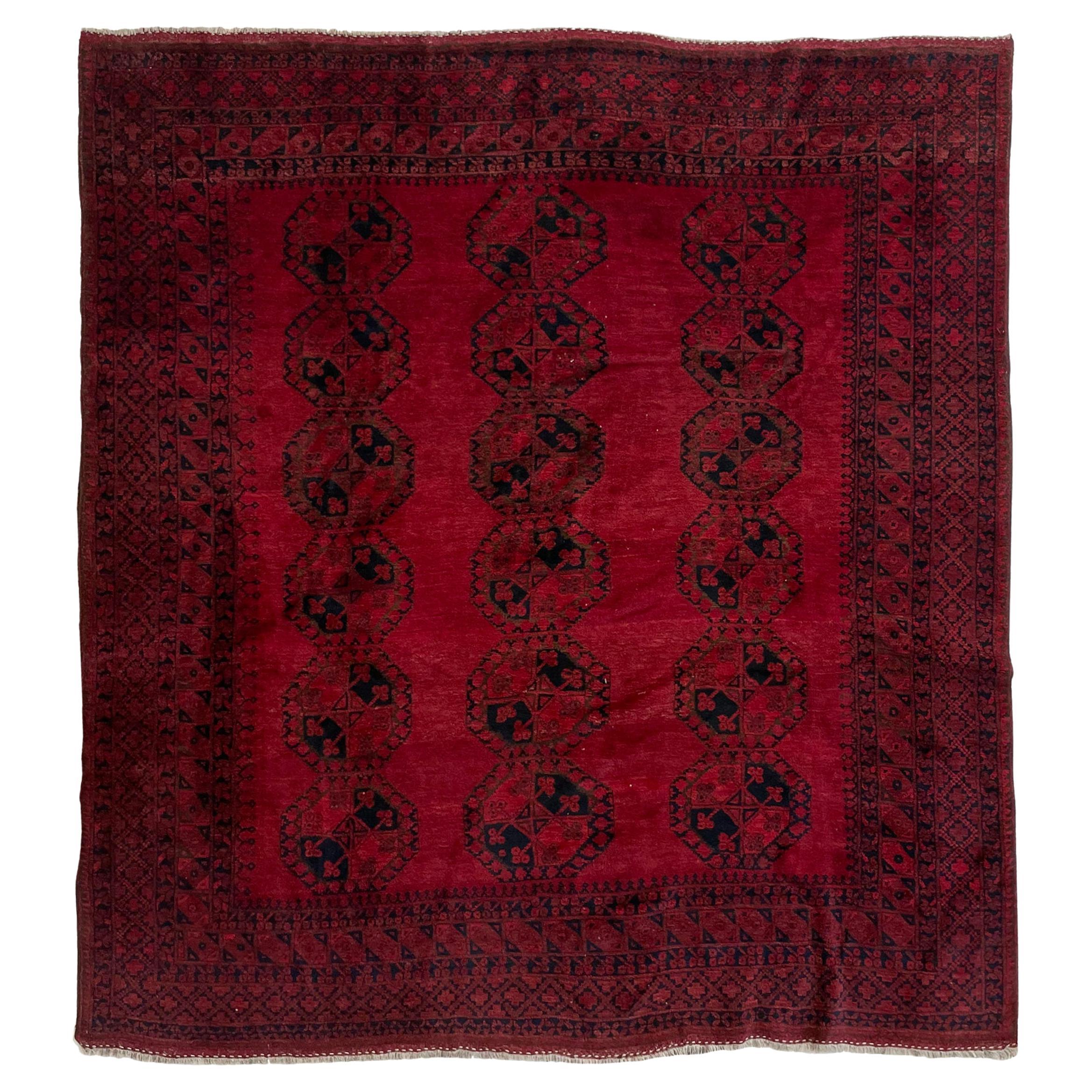 Alfombra Ersari Vintage Cuadrada Rojo Cereza, c. 1950-60 en venta