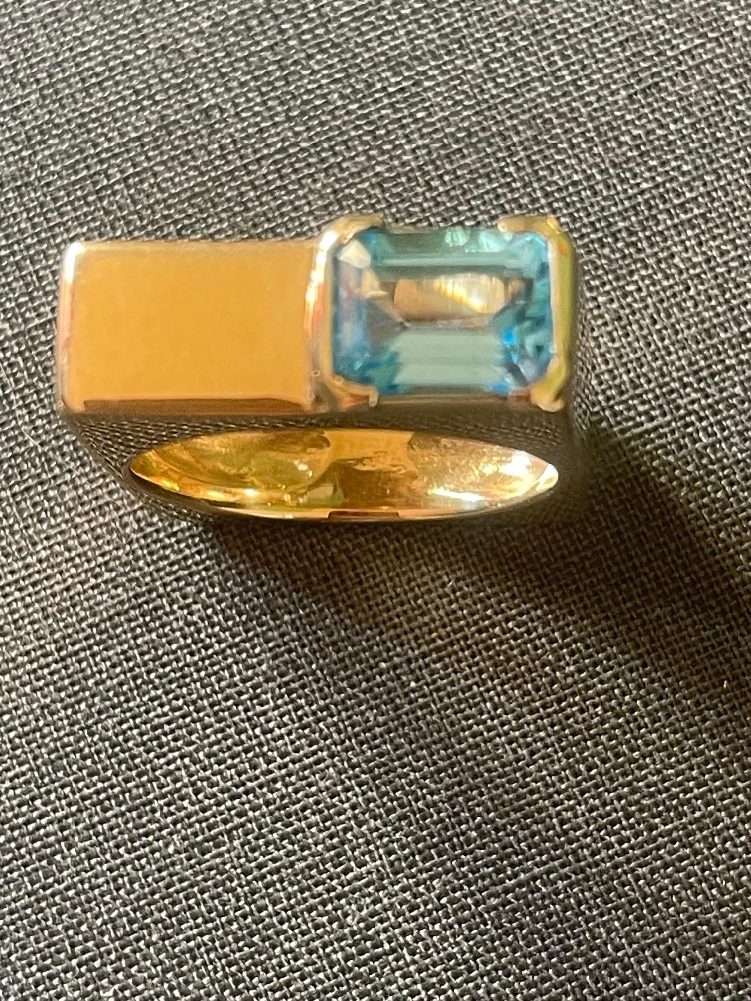 Square ring 18k gold aquamarine In New Condition For Sale In Milan, IT