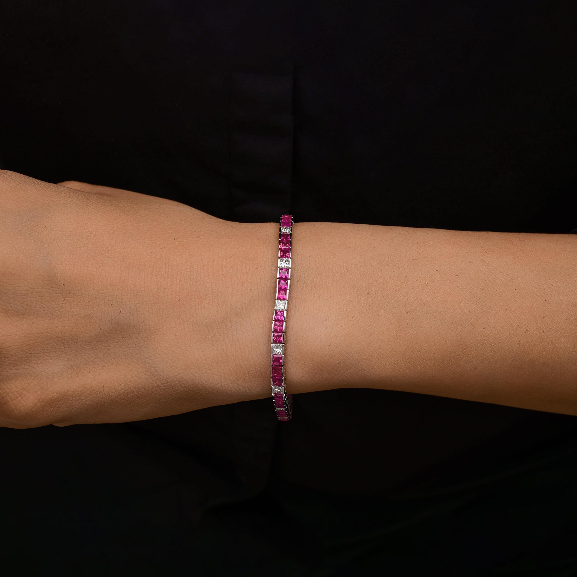 Bracciale Tennis con rubino quadrato da 7,52 carati e diamante da 2,13 carati in oro bianco massiccio 18 carati In condizioni Nuovo in vendita a Diera, Dubai
