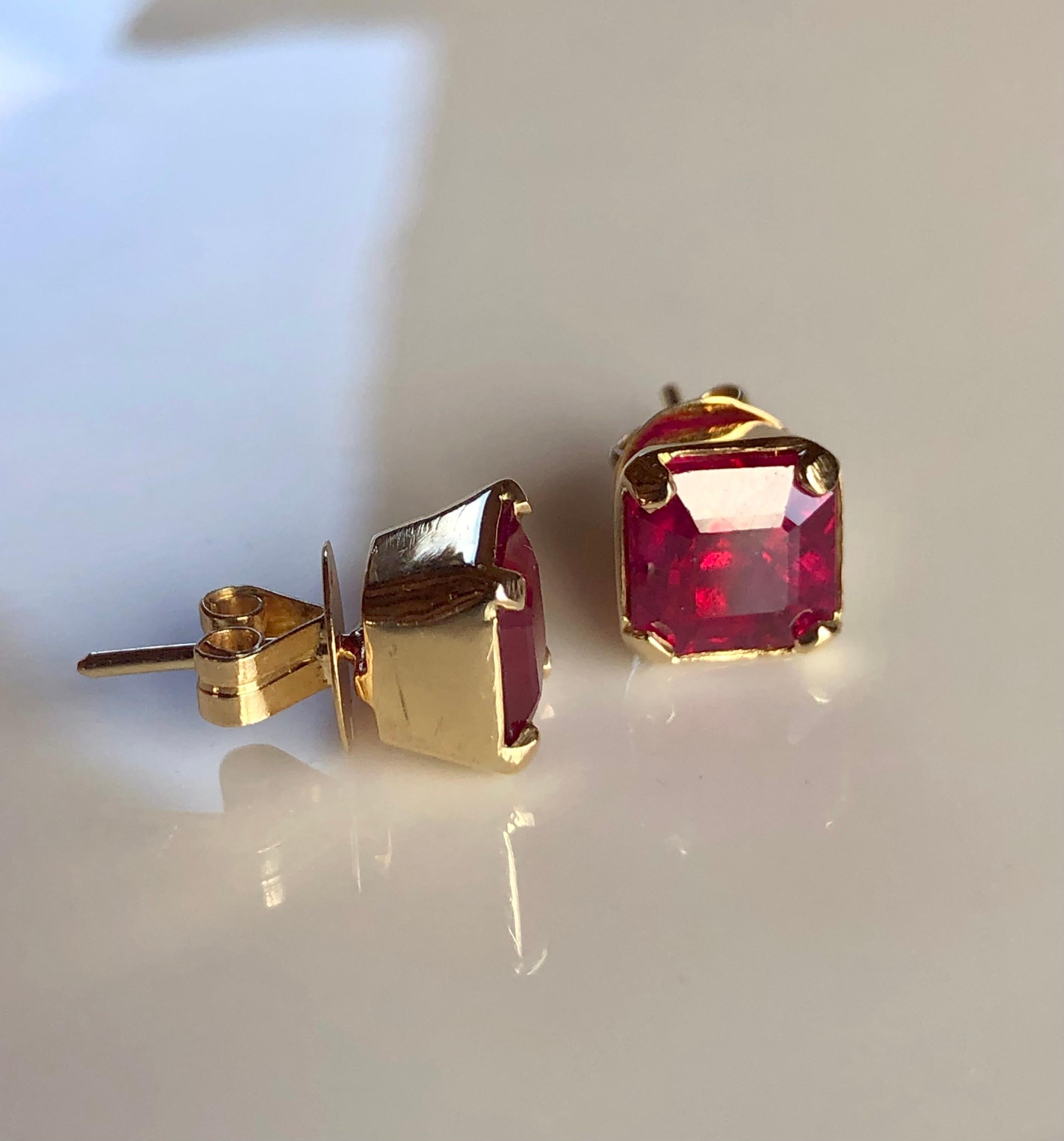 Square Ruby Stud Earrings 18K Gold For Sale 1