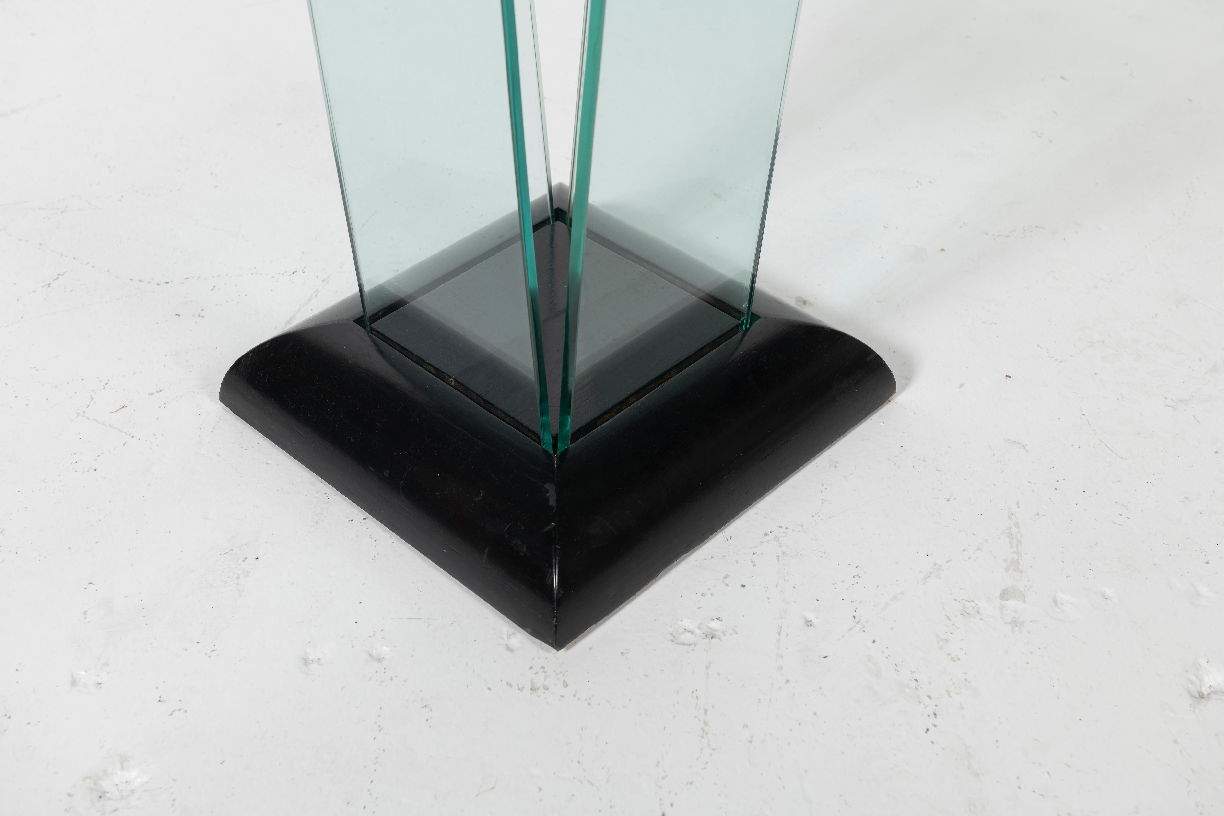 Quadratischer skulpturaler Glas-Mitteltisch von Modernage im Angebot 12