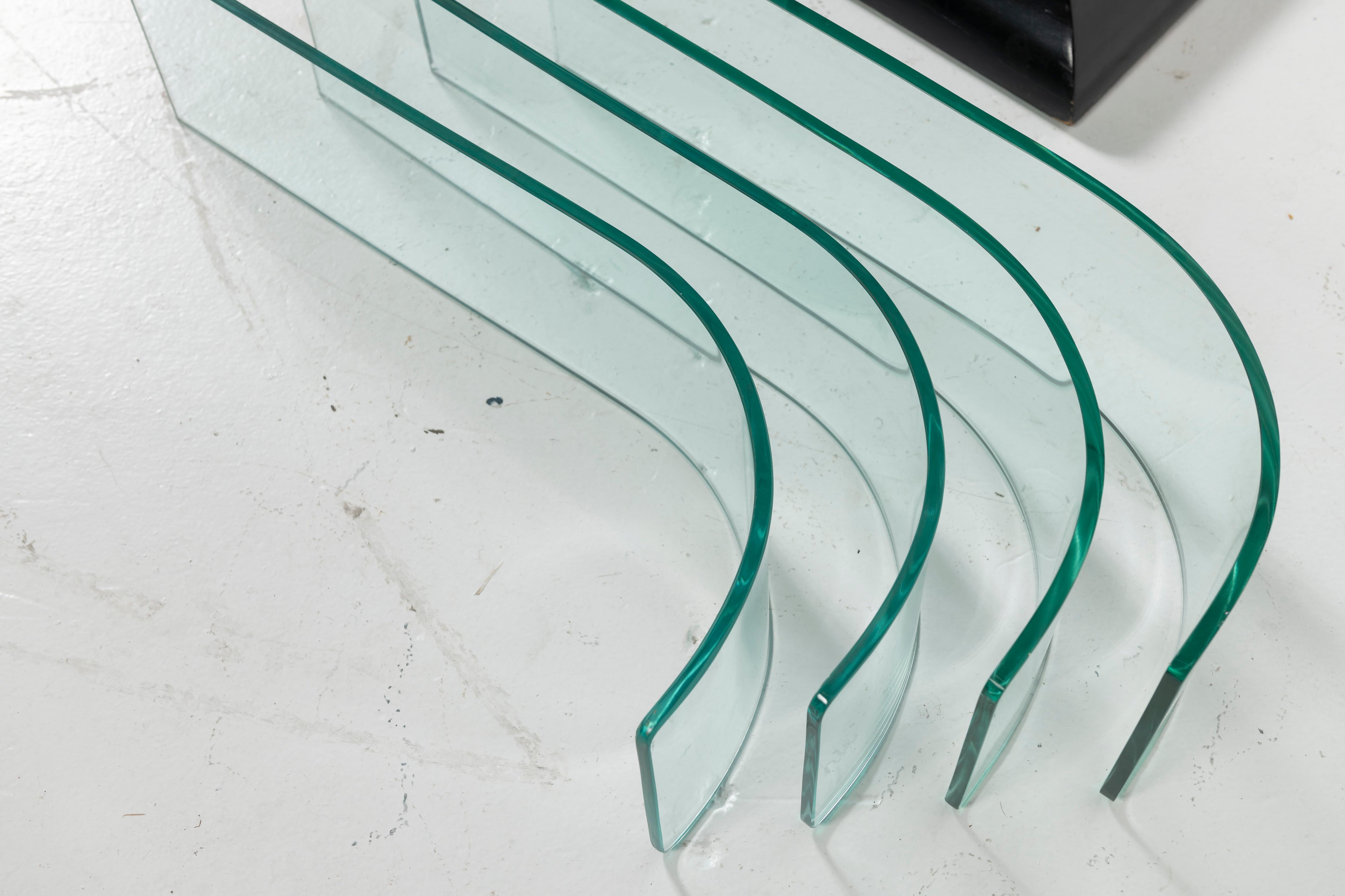 Quadratischer skulpturaler Glas-Mitteltisch von Modernage im Angebot 5