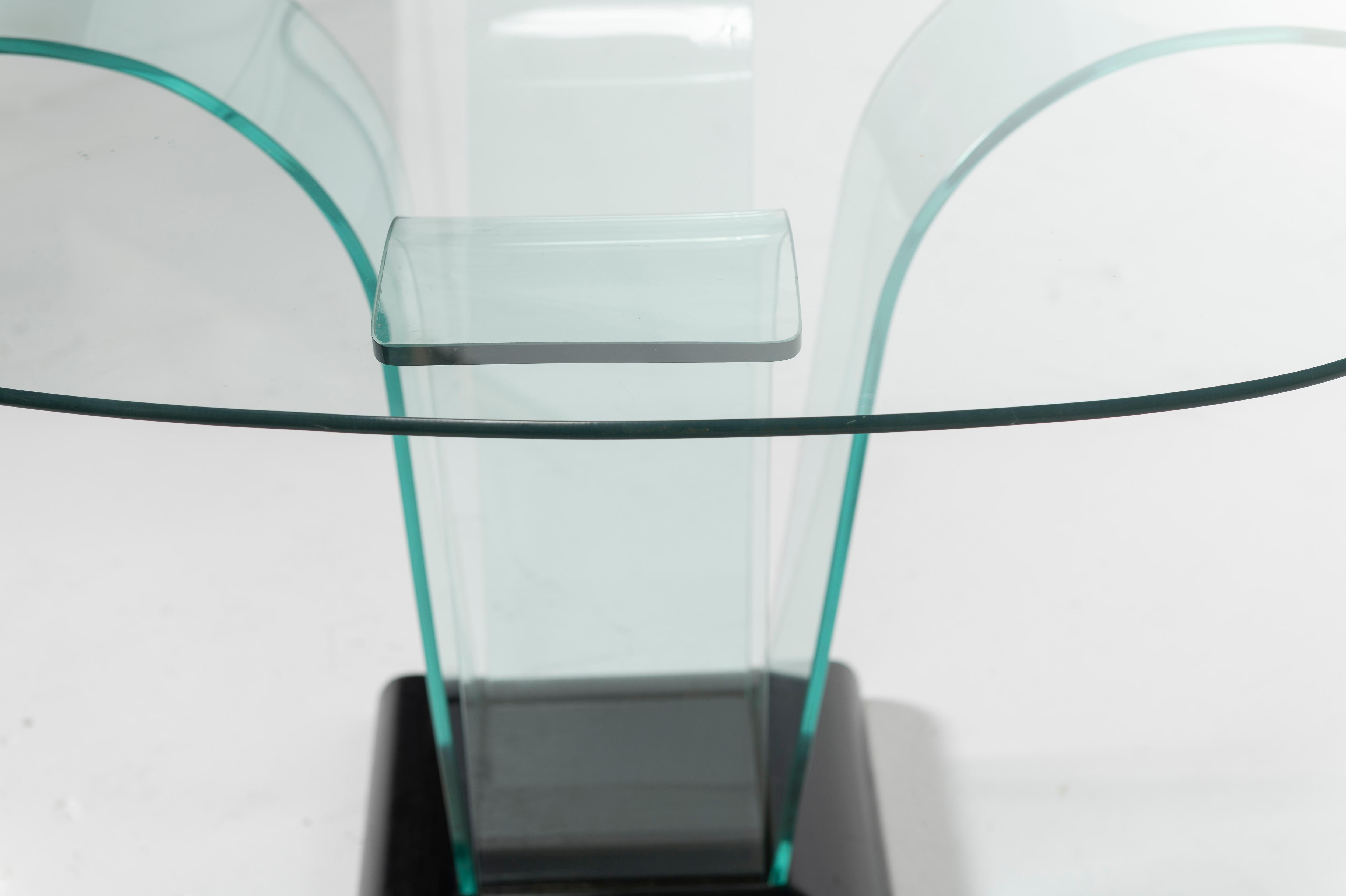 Quadratischer skulpturaler Glas-Mitteltisch von Modernage im Angebot 9