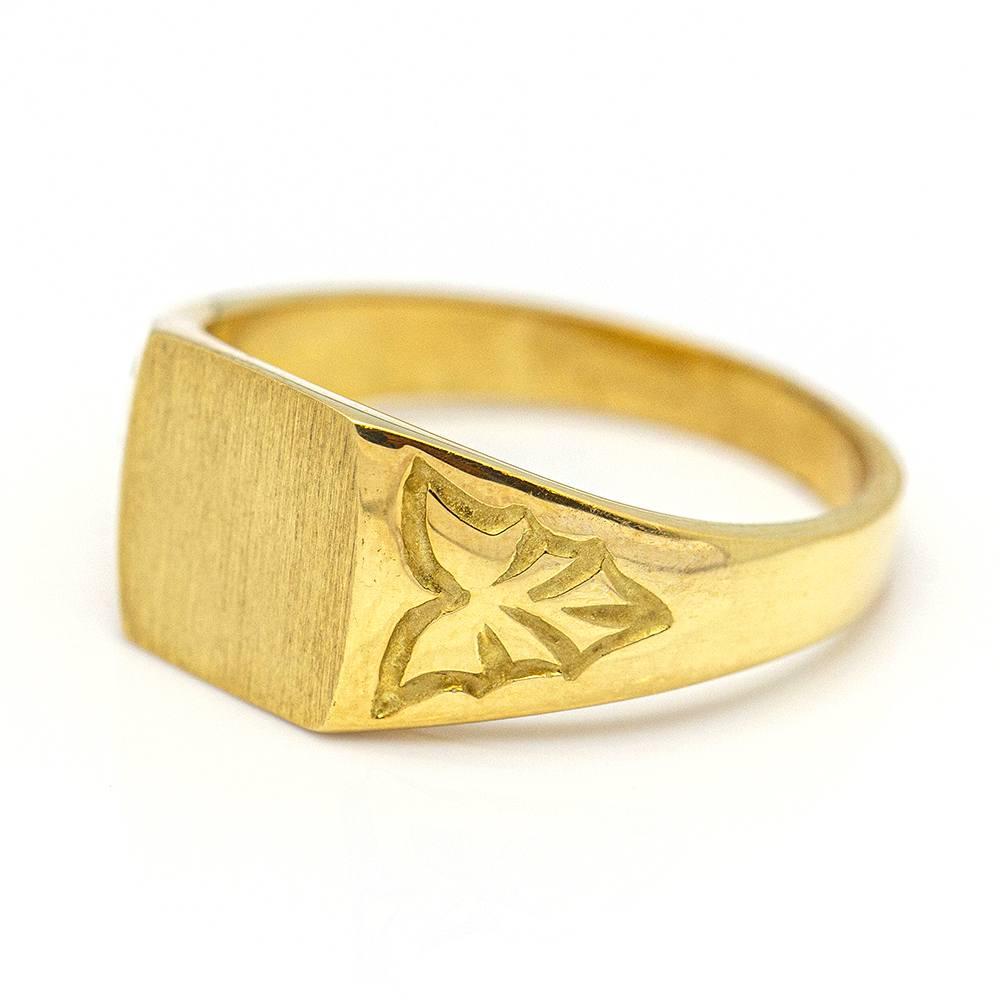 Women's or Men's Square Seal Ring in Yellow Gold For Sale