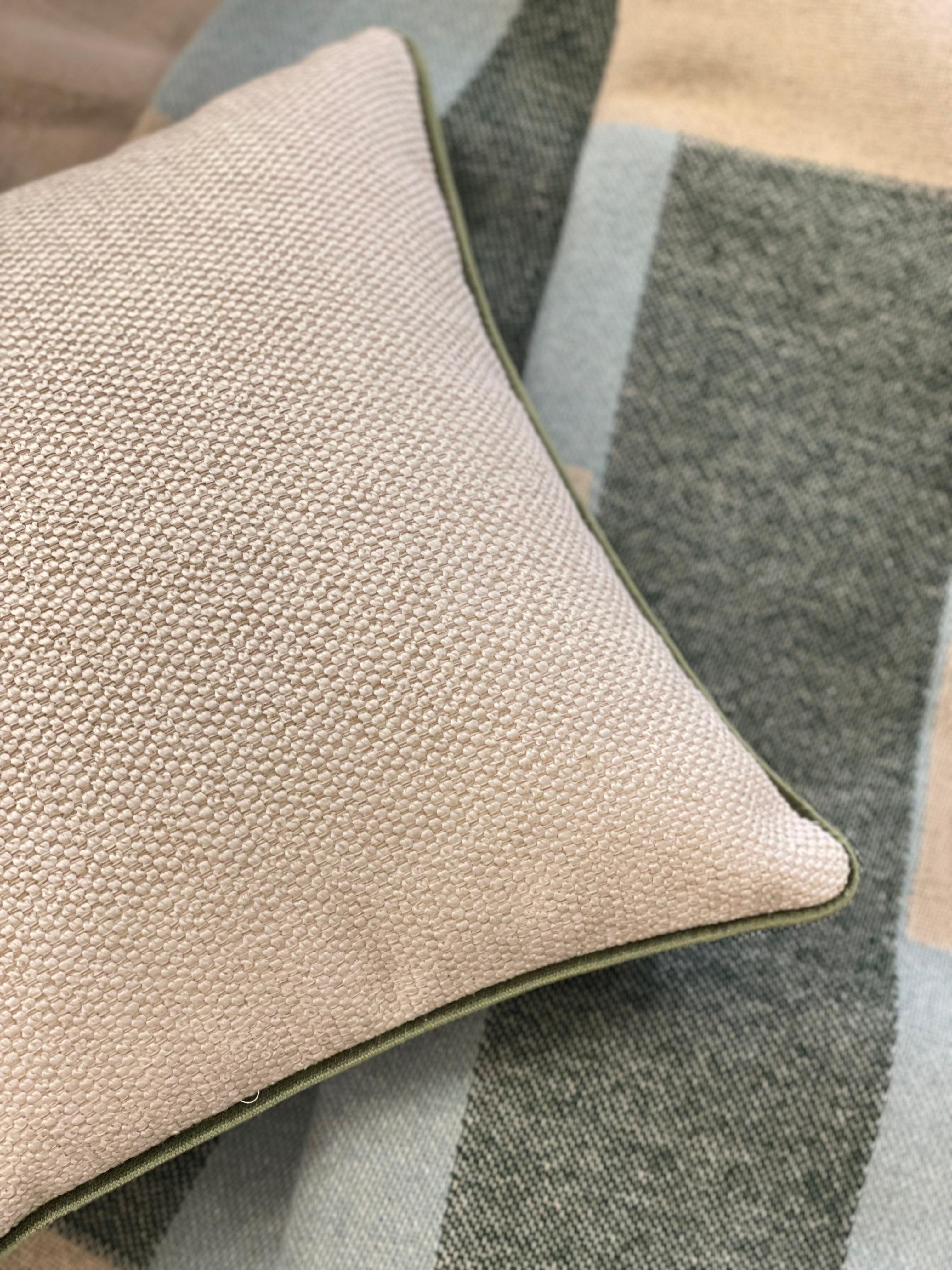 Cuscino SERENO quadrato con bordino verde In condizioni Nuovo in vendita a Cernobbio, IT