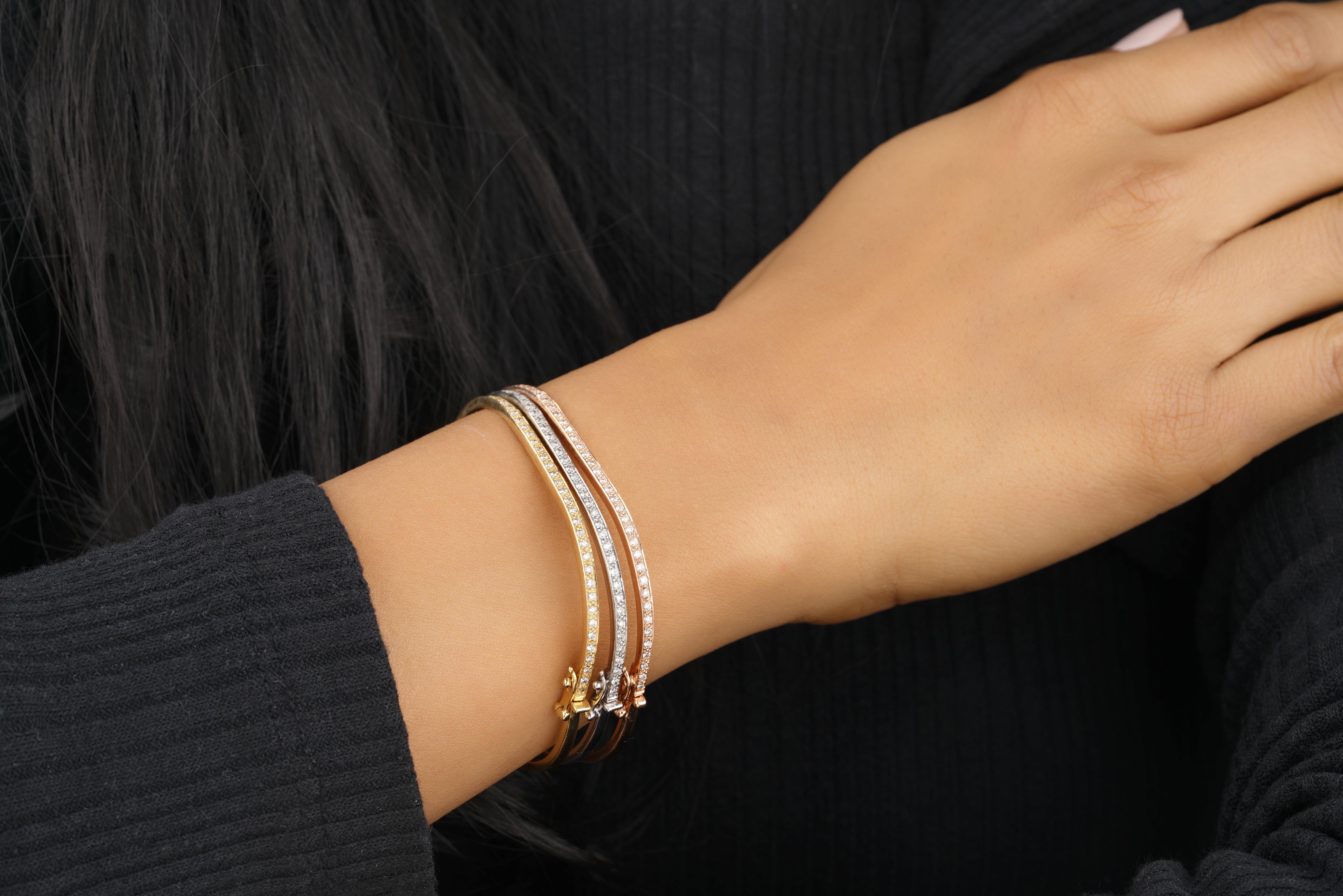 Square Shape Bangle Bracelet Set in 18k Solid Gold In New Condition For Sale In New Delhi, DL