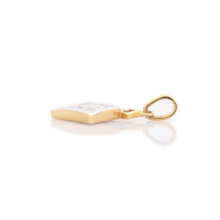 Ciondolo con diamante a forma quadrata in oro giallo 18 carati in vendita 3