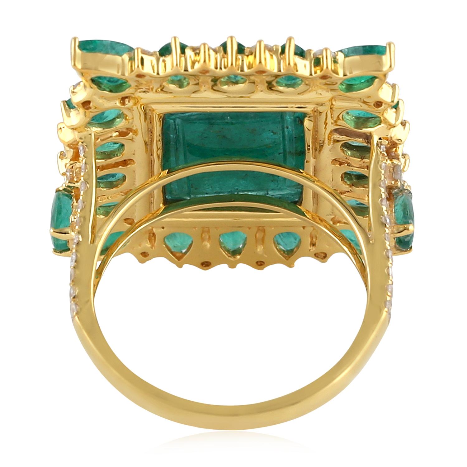 Art Deco Square Shape Emerald Cocktail Ring with Diamonds Made in 18k Yellow Gold For Sale