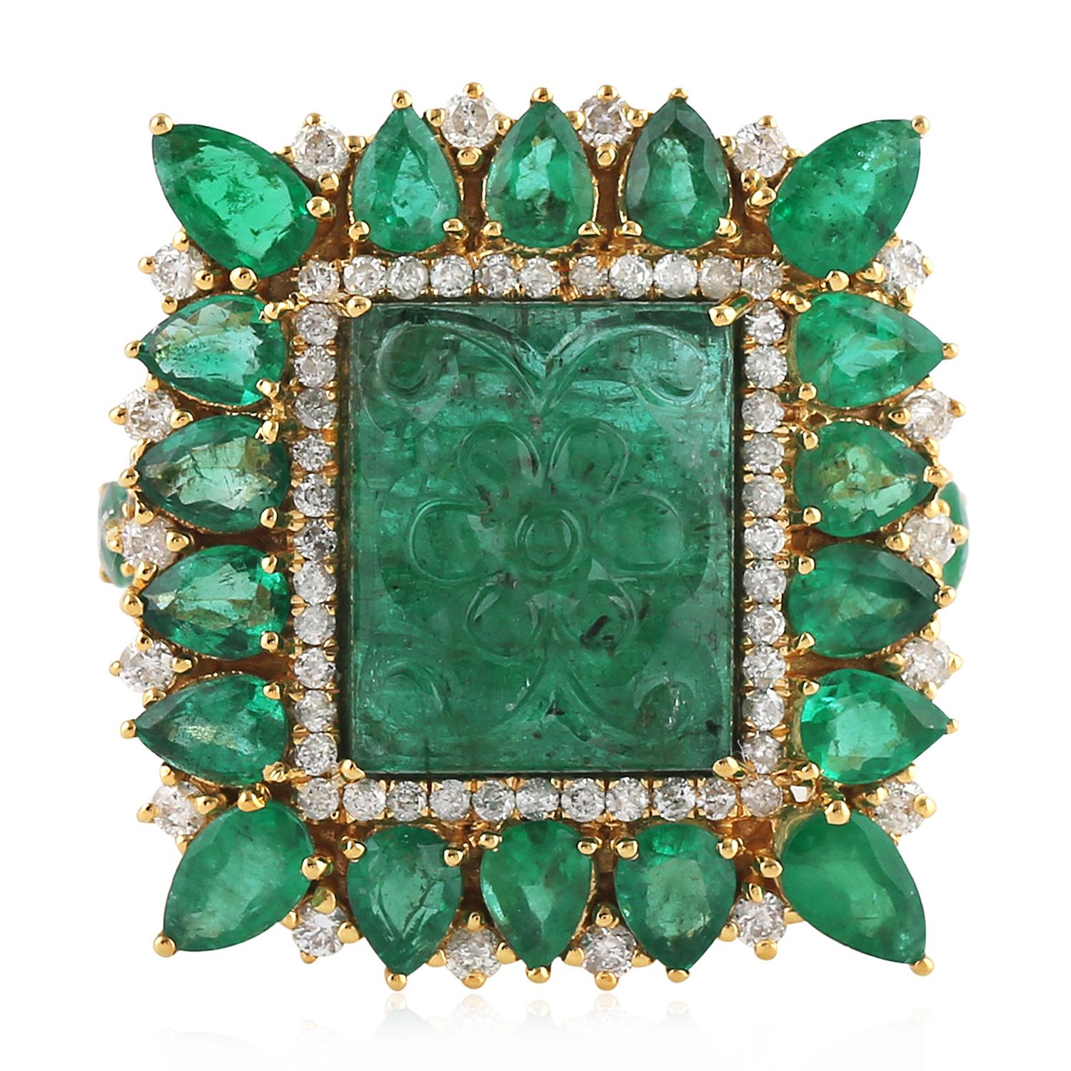 Women's Square Shape Emerald Cocktail Ring with Diamonds Made in 18k Yellow Gold For Sale