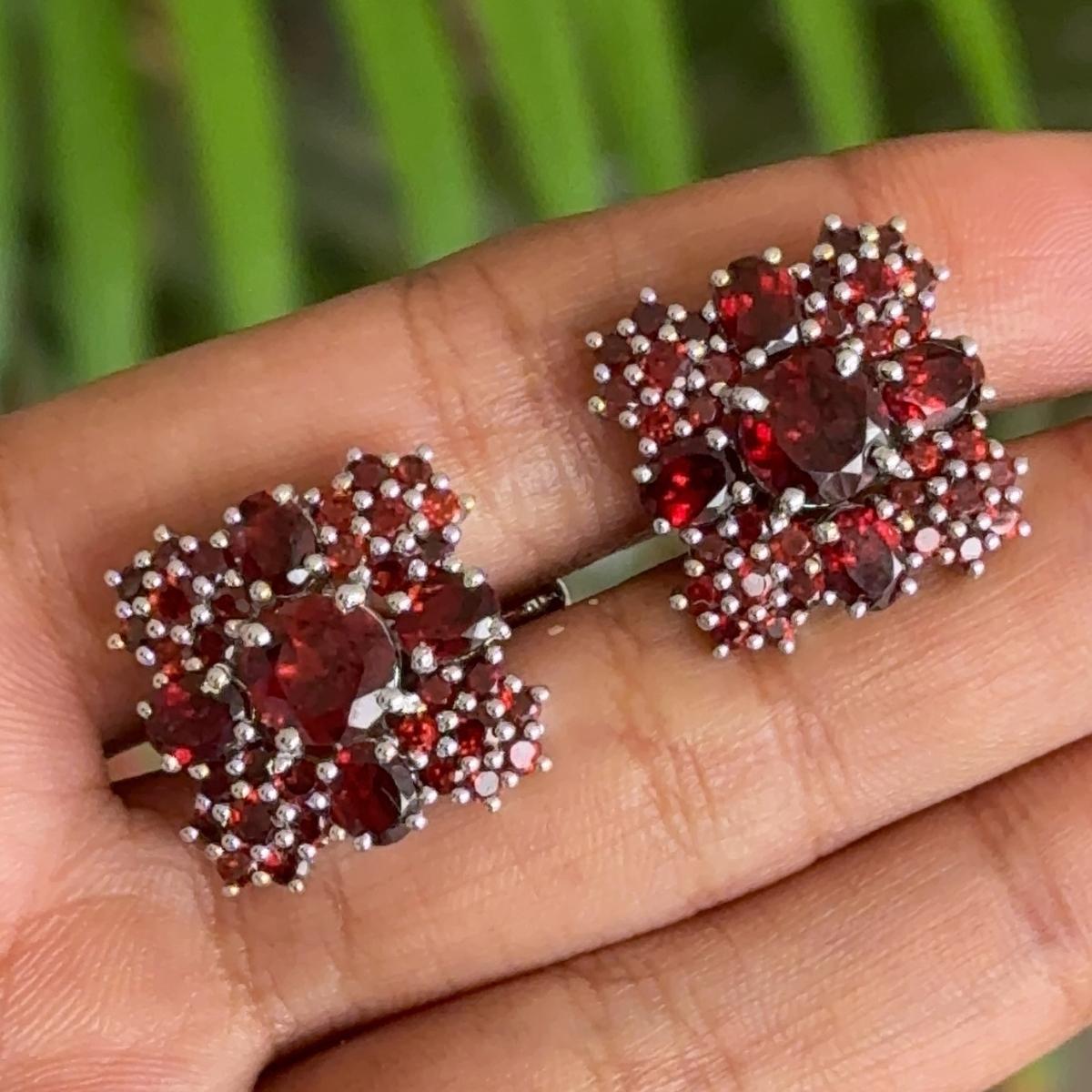 Square Shape Garnet Studded Cufflinks Made in 925 Sterling Silver In New Condition In New York, NY