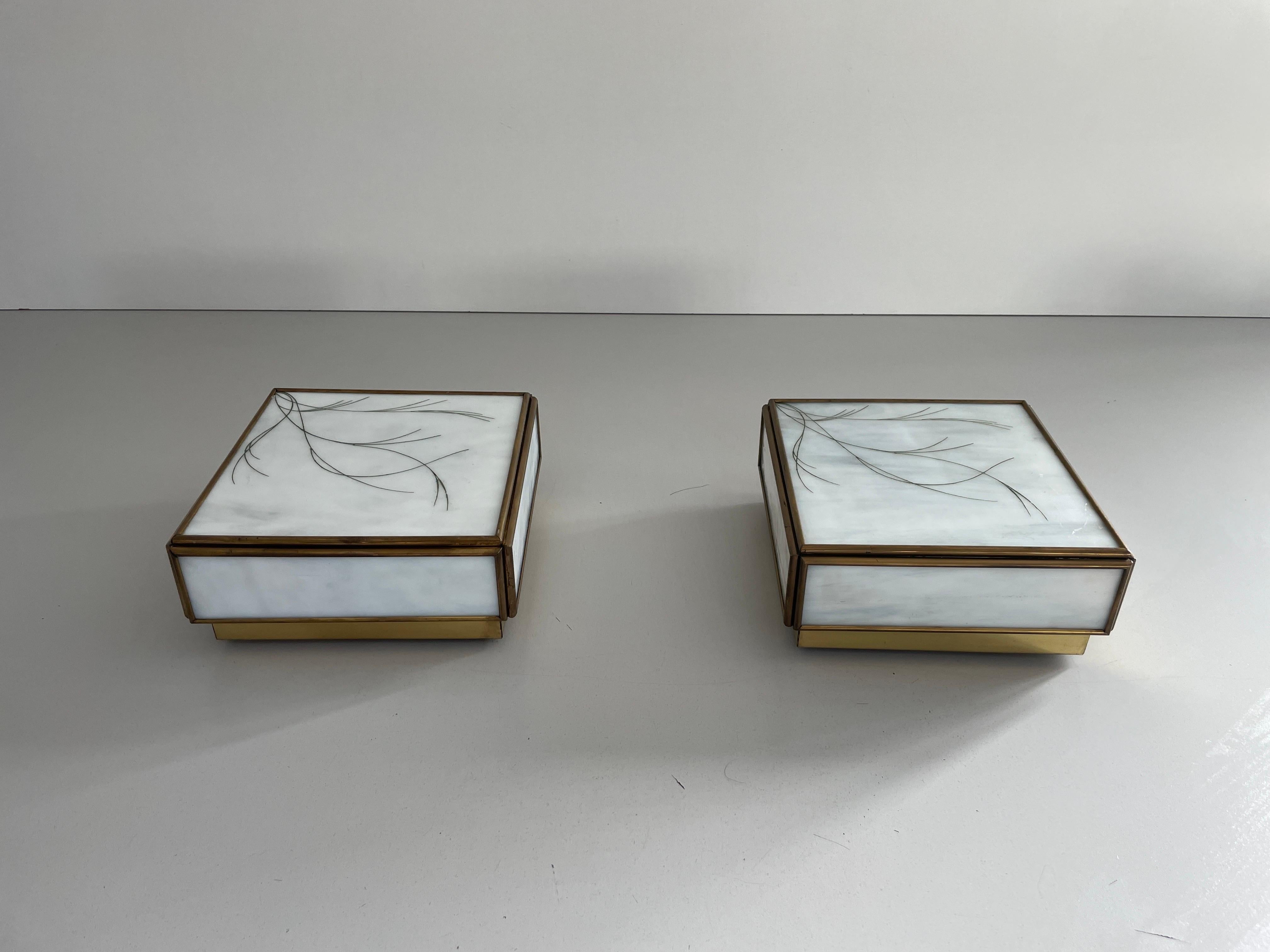 Square Shape Glass and Brass Pair of Wall Lamps, 1960s, Italy

Lampshade is in very good vintage condition.

This lamp works with E14 light bulbs. 
Wired and suitable to use with 220V and 110V for all countries.

Measurements:

Height: 21,5 cm
Width