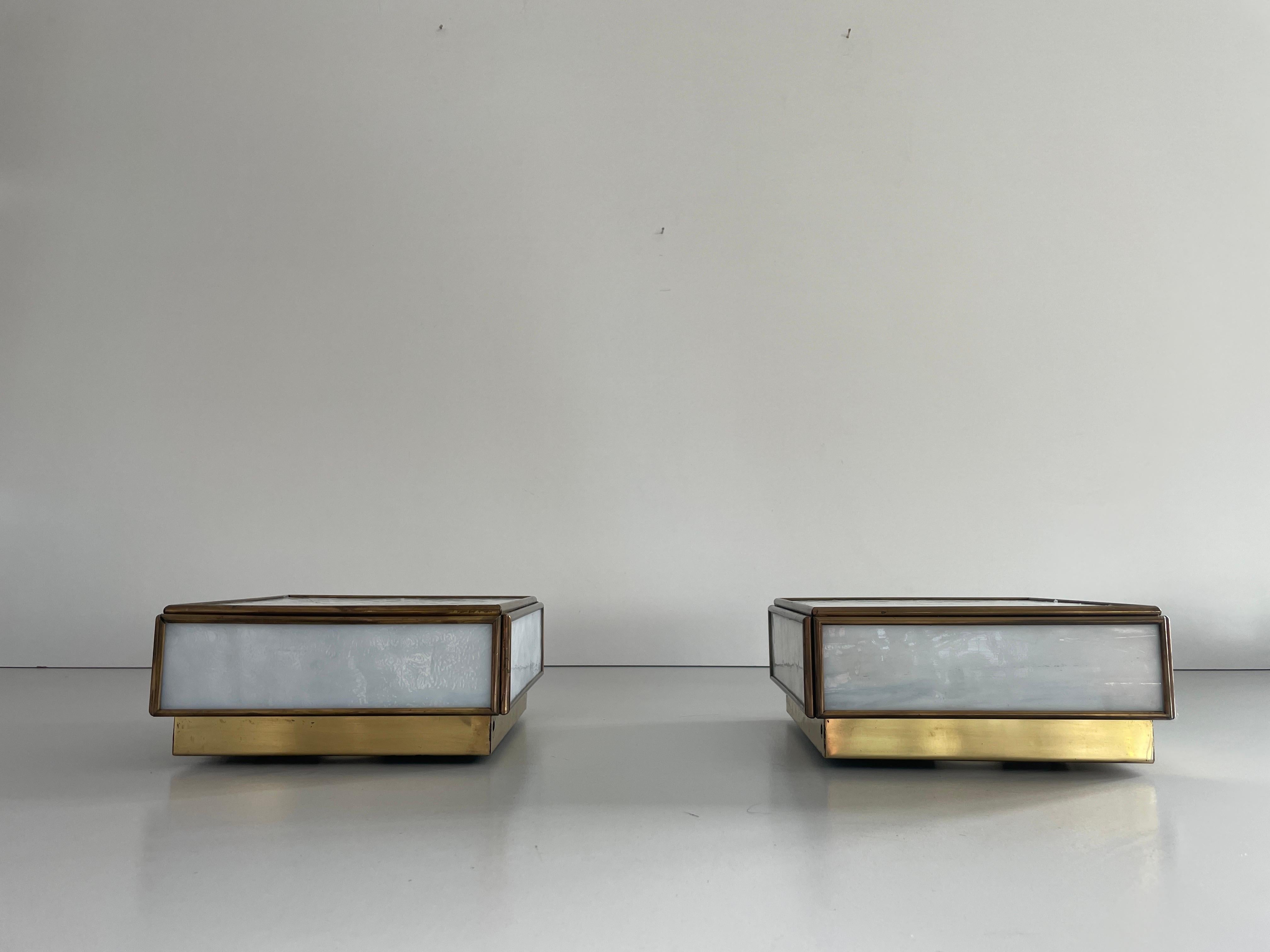 Square Shape Glass and Brass Pair of Wall Lamps, 1960s, Italy In Excellent Condition For Sale In Hagenbach, DE