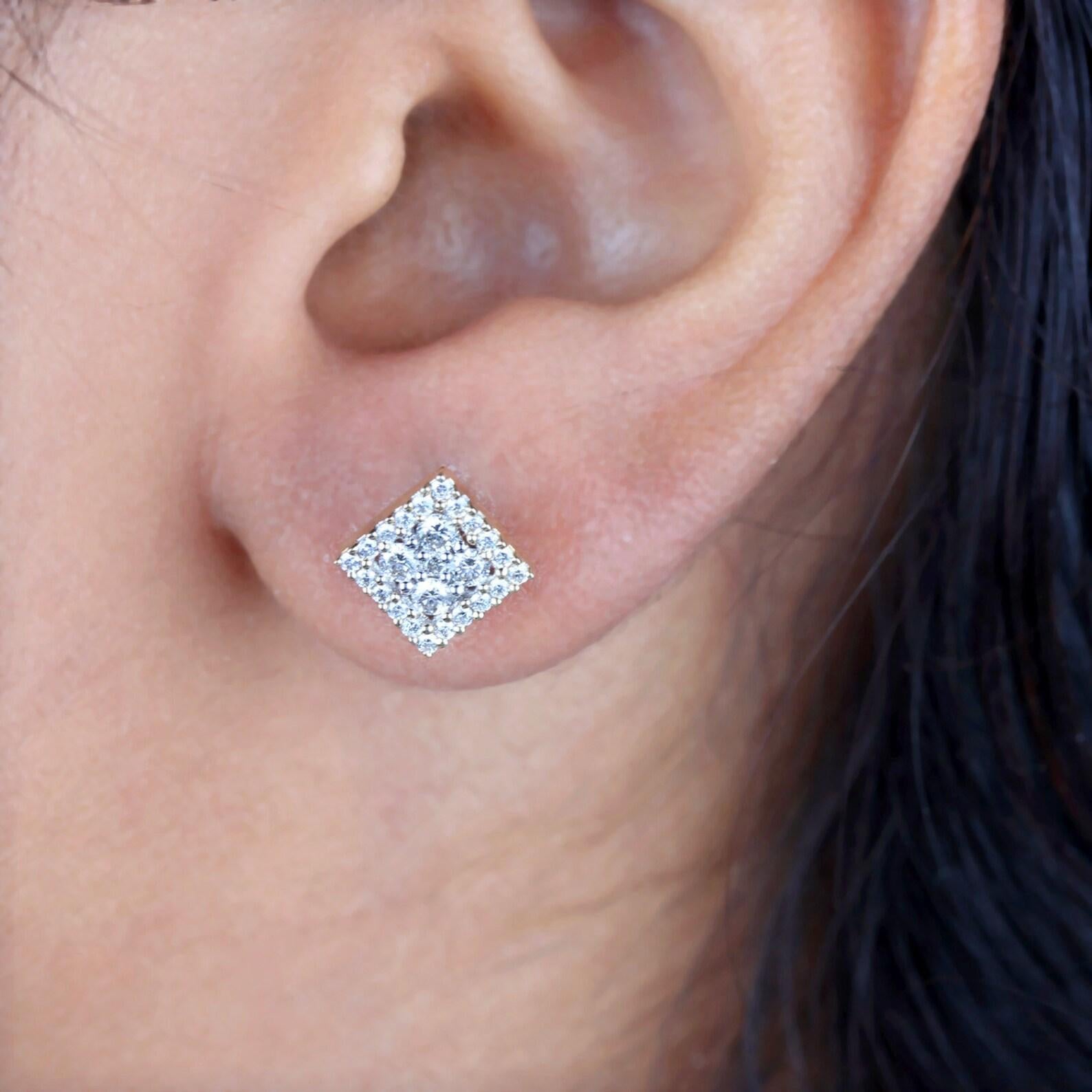 Orecchino quadrato con borchie in oro giallo 14k Nature Pave Diamond, regalo per le donne. in vendita 1