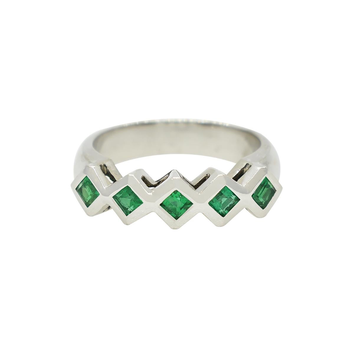 Square Cut Emerald Wedding Band Ring with Sqaure Natural Colombian Emeralds in White Gold For Sale