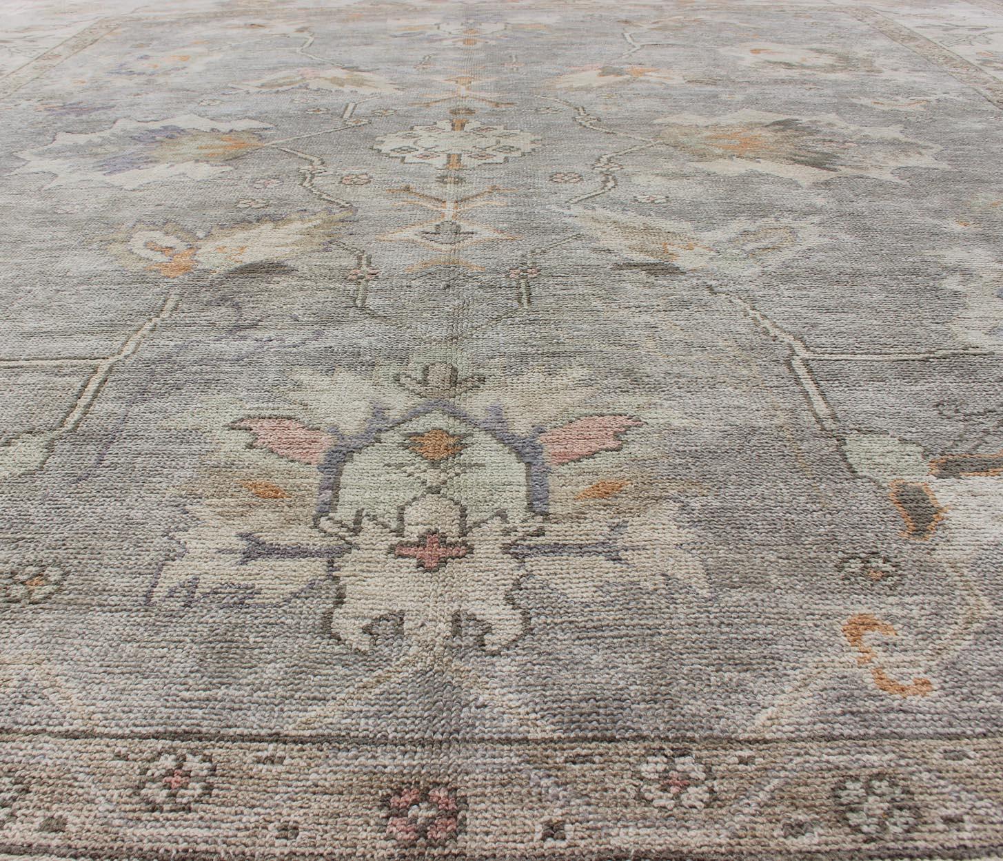 Alfombra Turca Oushak Cuadrada con Paleta de Colores Neutros Lana en venta