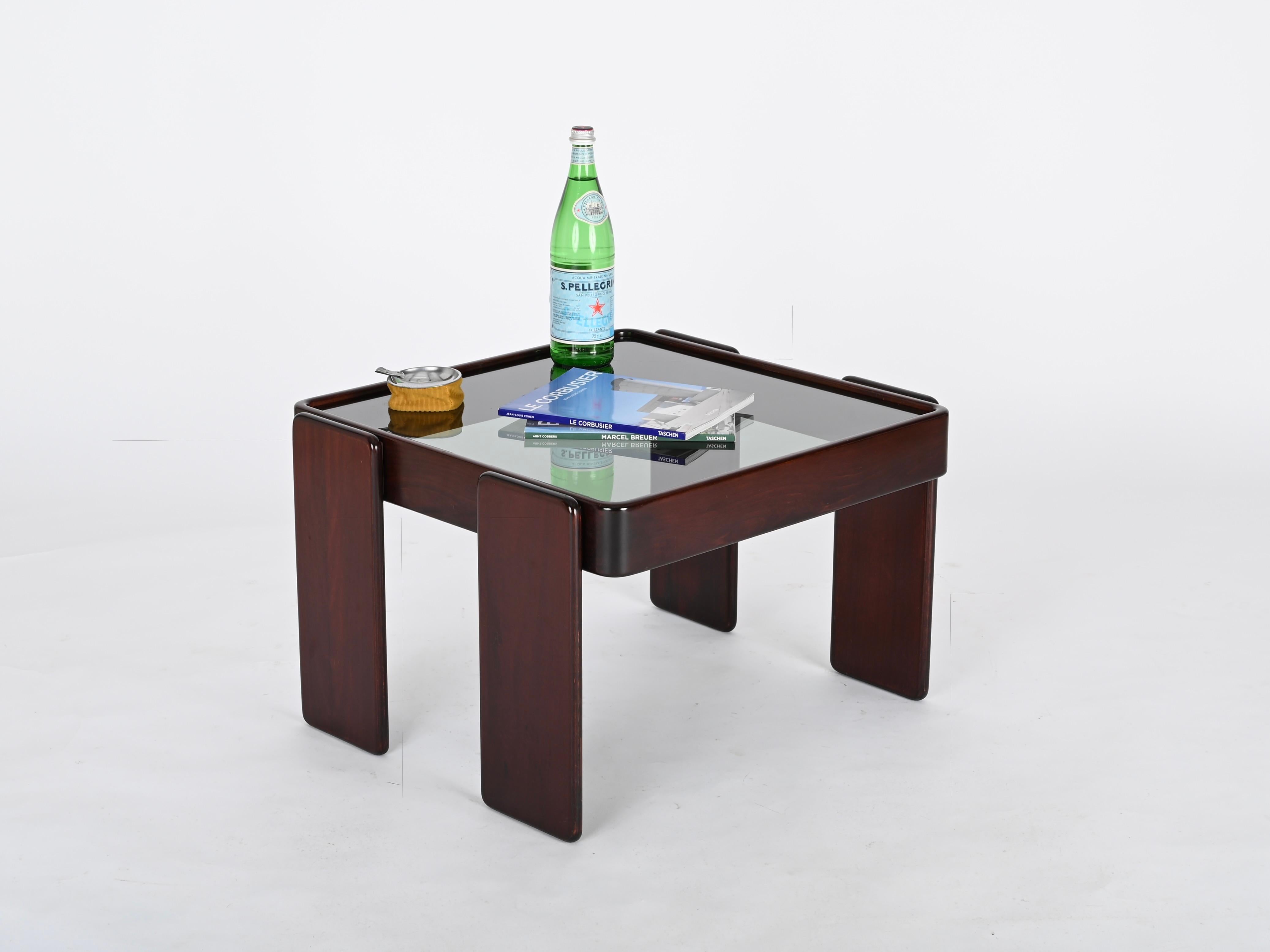 Gorgeous Mid-Century square coffee or side table in walnut wood with smoked glass top. This iconic coffee table was designed by Gianfranco Frattini for Cassina, in Italy during the 1970s.  

Fully original and in fabulous condition. This stylish