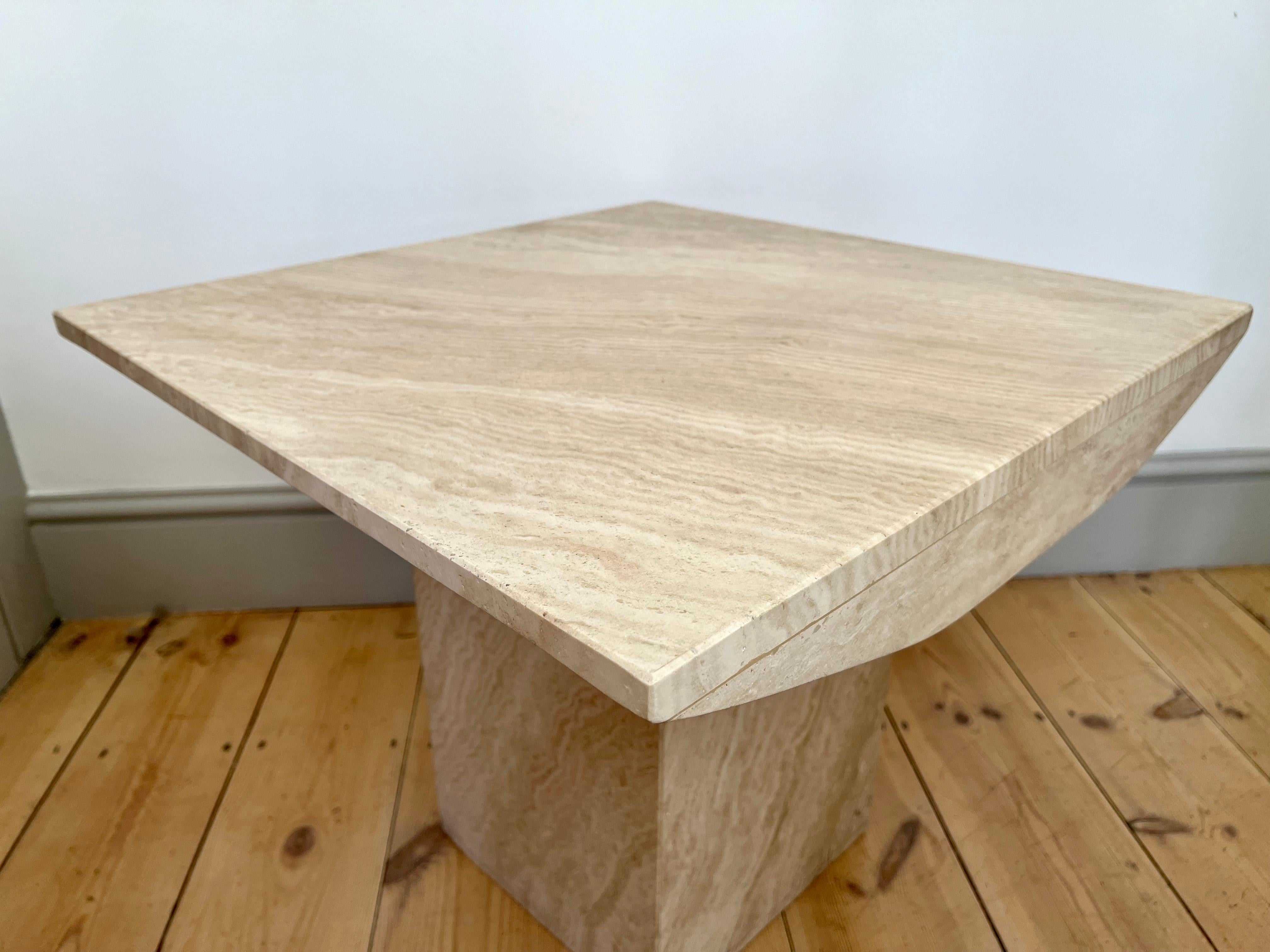 Table d'appoint carrée en pierre travertin naturelle 8