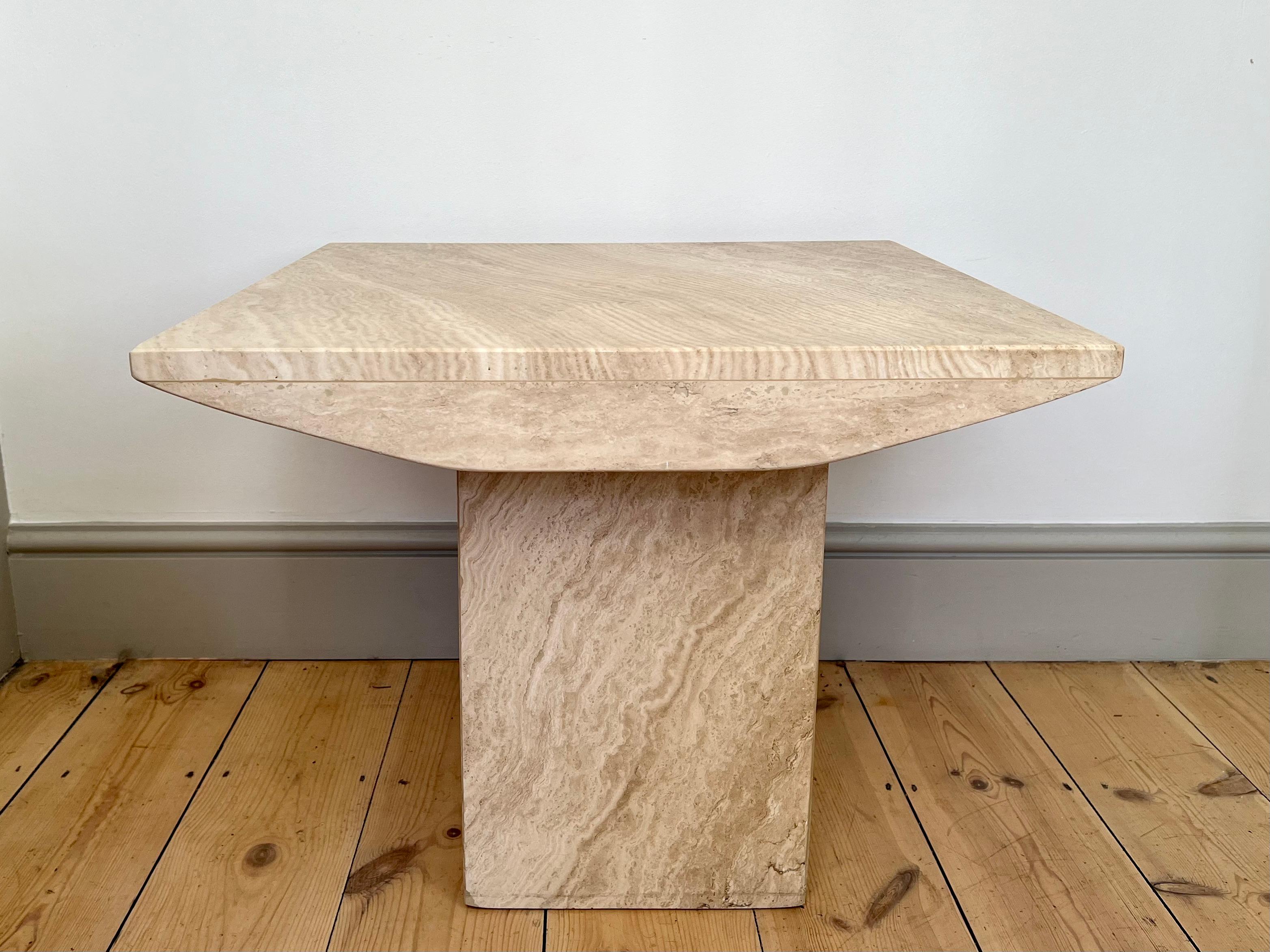 Table d'appoint carrée en pierre travertin naturelle 10