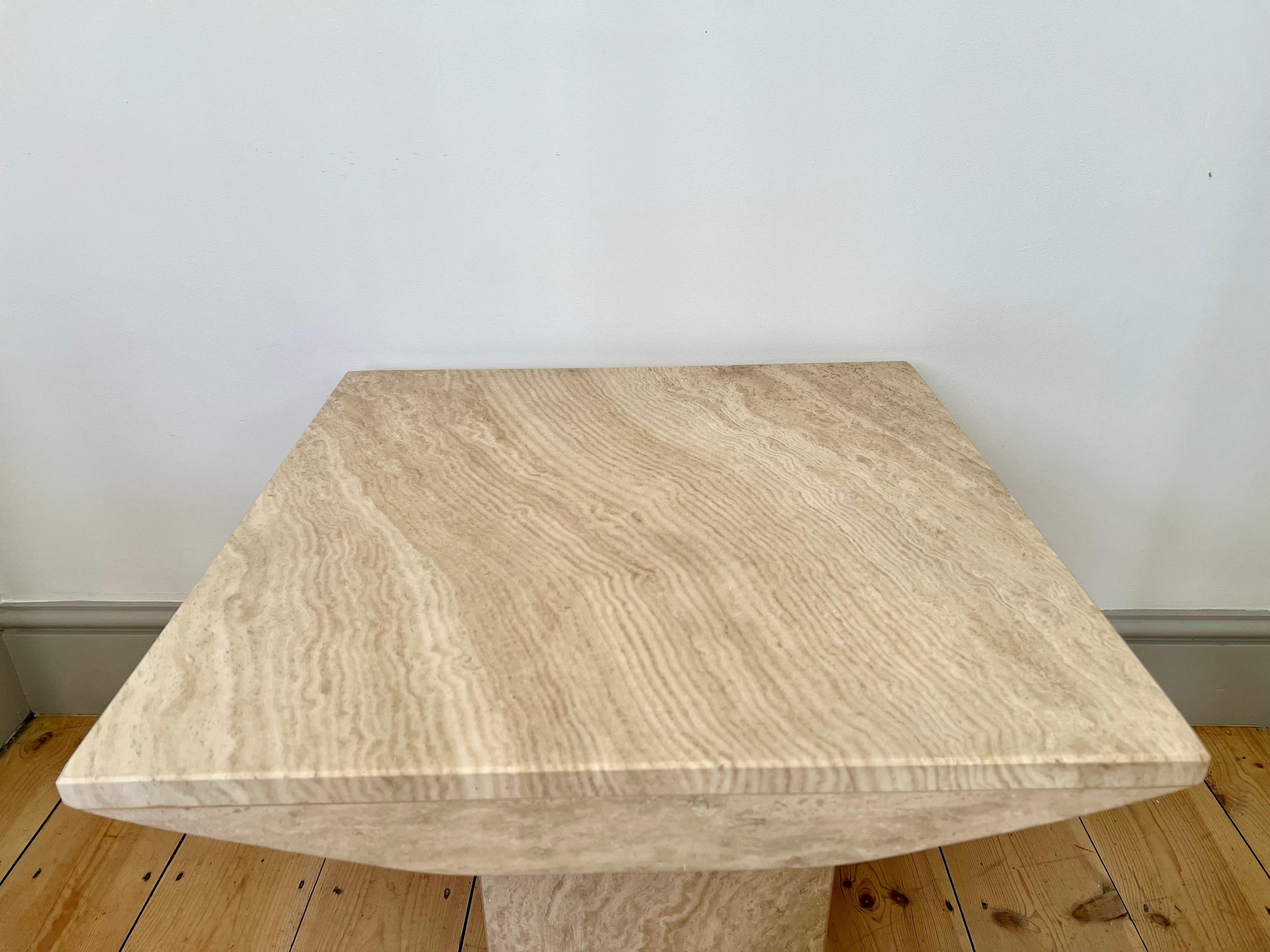 Table d'appoint carrée en pierre travertin naturelle 13