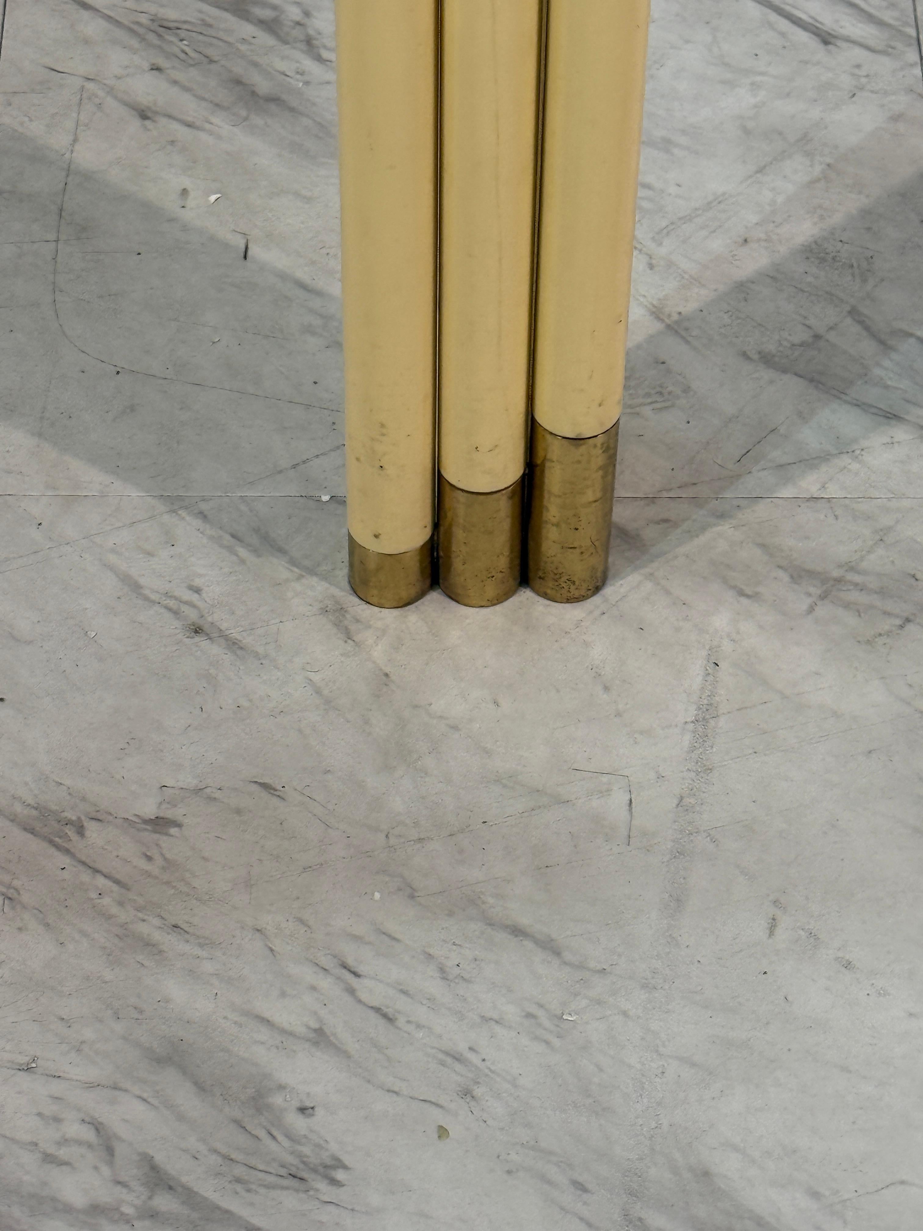 Table d'appoint carrée avec cadre en laiton, bambou laqué et plateau en verre, 1970 en vente 3